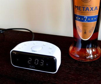 Budzik elektroniczny LCD JVD SB900.3 Białe cyfry. Budzik elektroniczny czeskiej marki JVD. Alarm ✓ Dwa czasy budzenia (2).JPG
