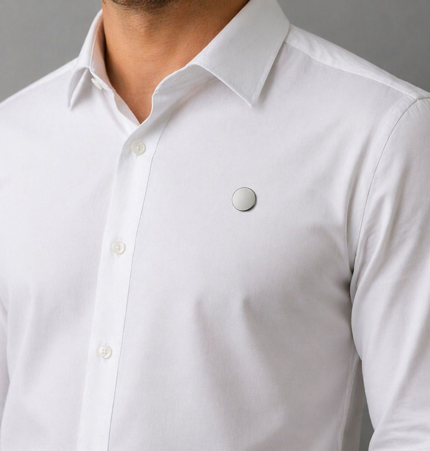 Elegancka przypinka do klapy marynarki ze srebra 925, średnica 1,5 cm, waga 2,40 g. Możliwość personalizacji grawerem. Idealny prezent dla mężczyzny – zapakowana w stylowe pudełko1.jpg