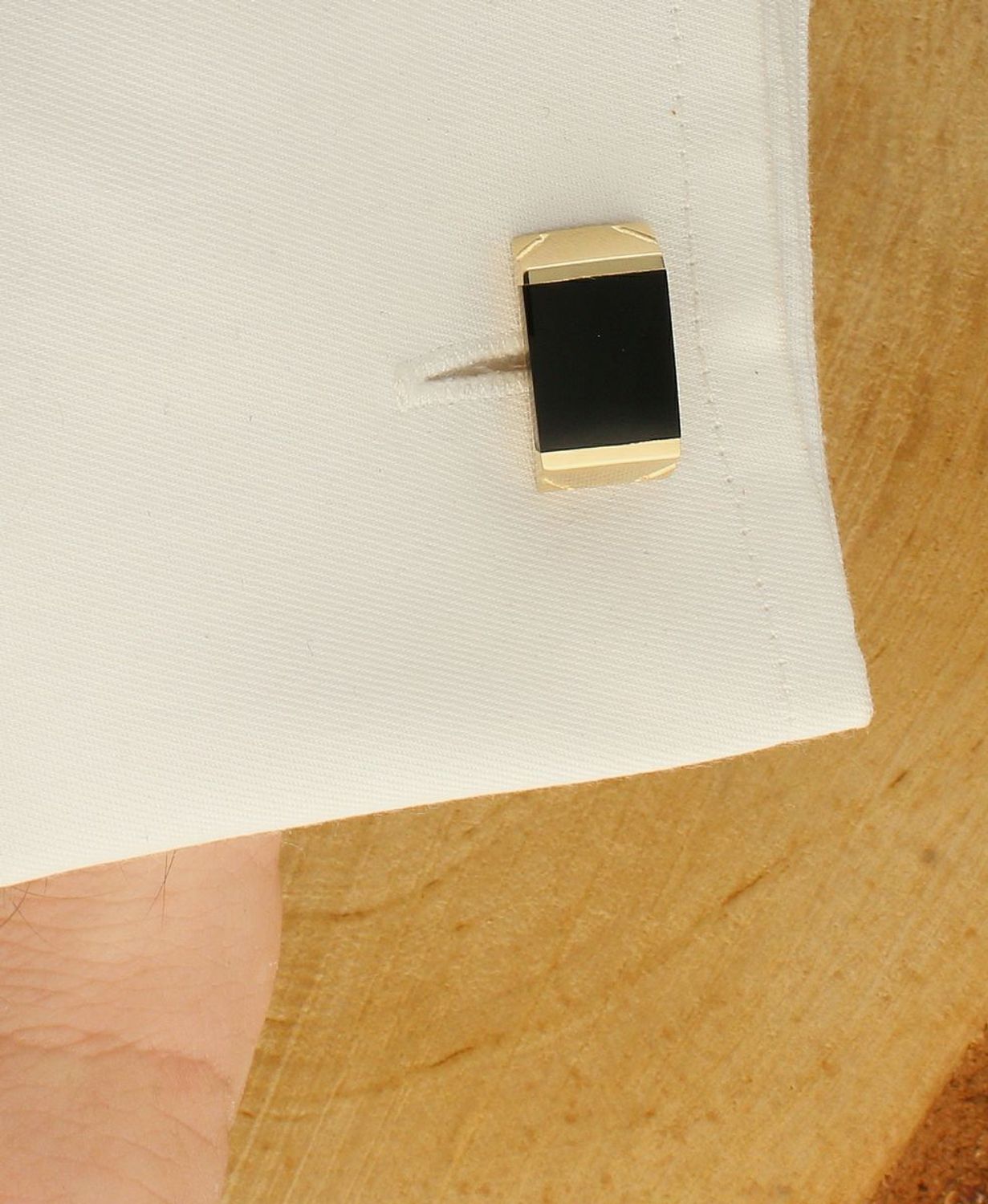 Złote spinki do mankietów Czarny onyks 585 z grawerem DIA-SPI-11007-585. Zestaw spinki do mankietów to świetny pomy.jpg