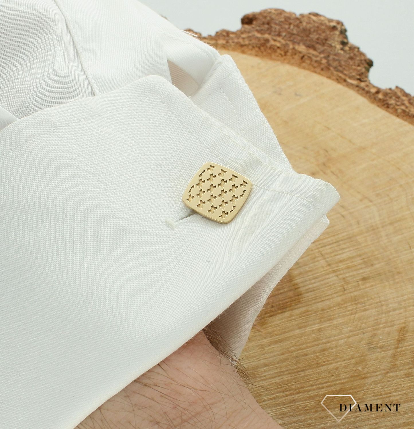 Złote spinki 585 do mankietów kwadratowe grawerowane DIA-SPI-11489-585. Złote spinki do mankietów..jpg