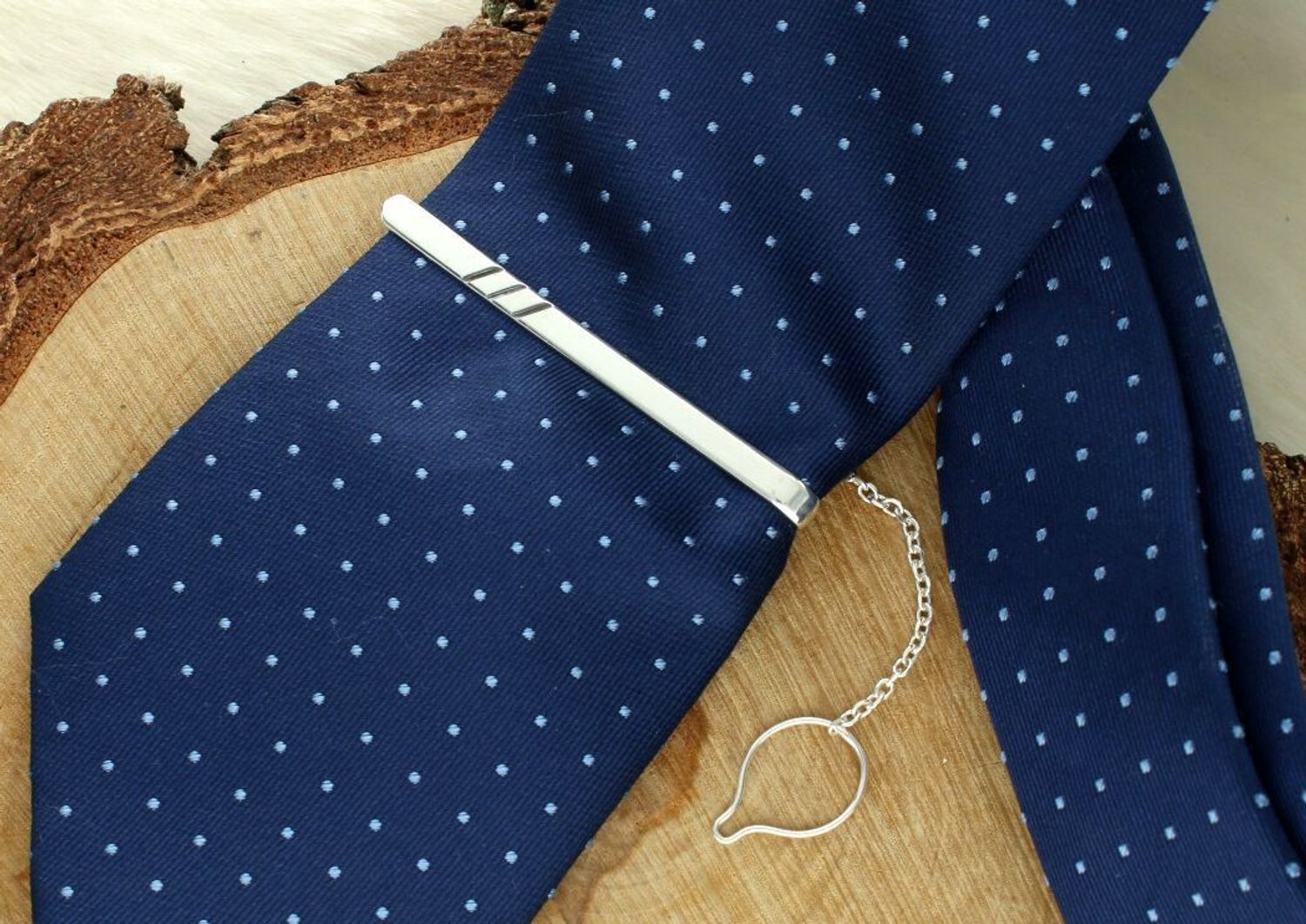 Męska srebrna spinka do krawata 925 DIA-SPI-13810-925 – z trzema paskami.jpg