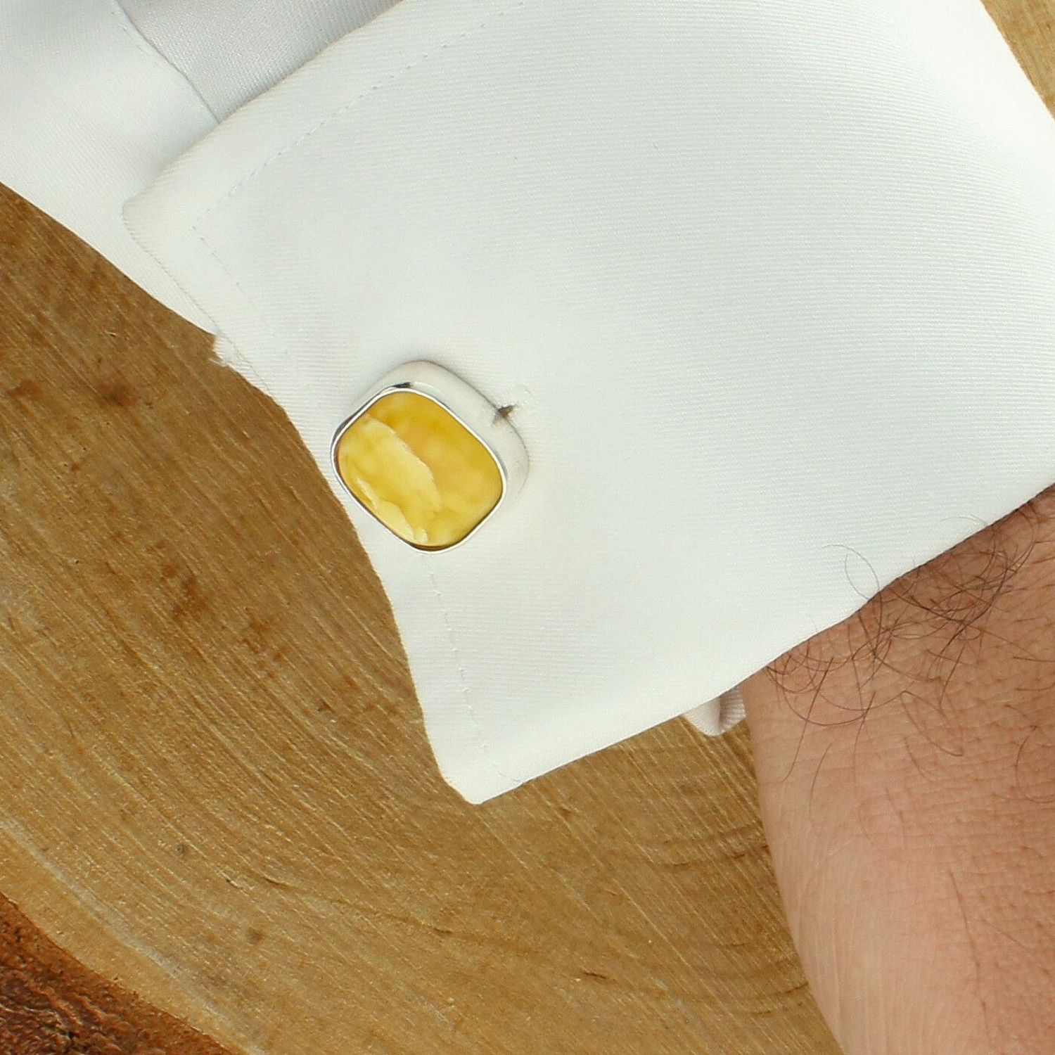 Spinki do mankietu z żółtego bursztynu.jpg