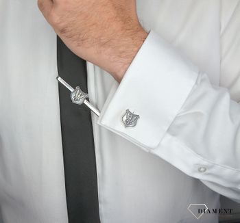 Spinki do mankietów srebrne z orzełkiem DIA-SPI-1709-925. Srebrne spinki do koszuli to jeden z najważniejszych dodatków. Odpowiednio dobrane będą w stanie podkreślić zarówno stylizację, jak i osobowość noszącego je mężczyzny (1).JPG