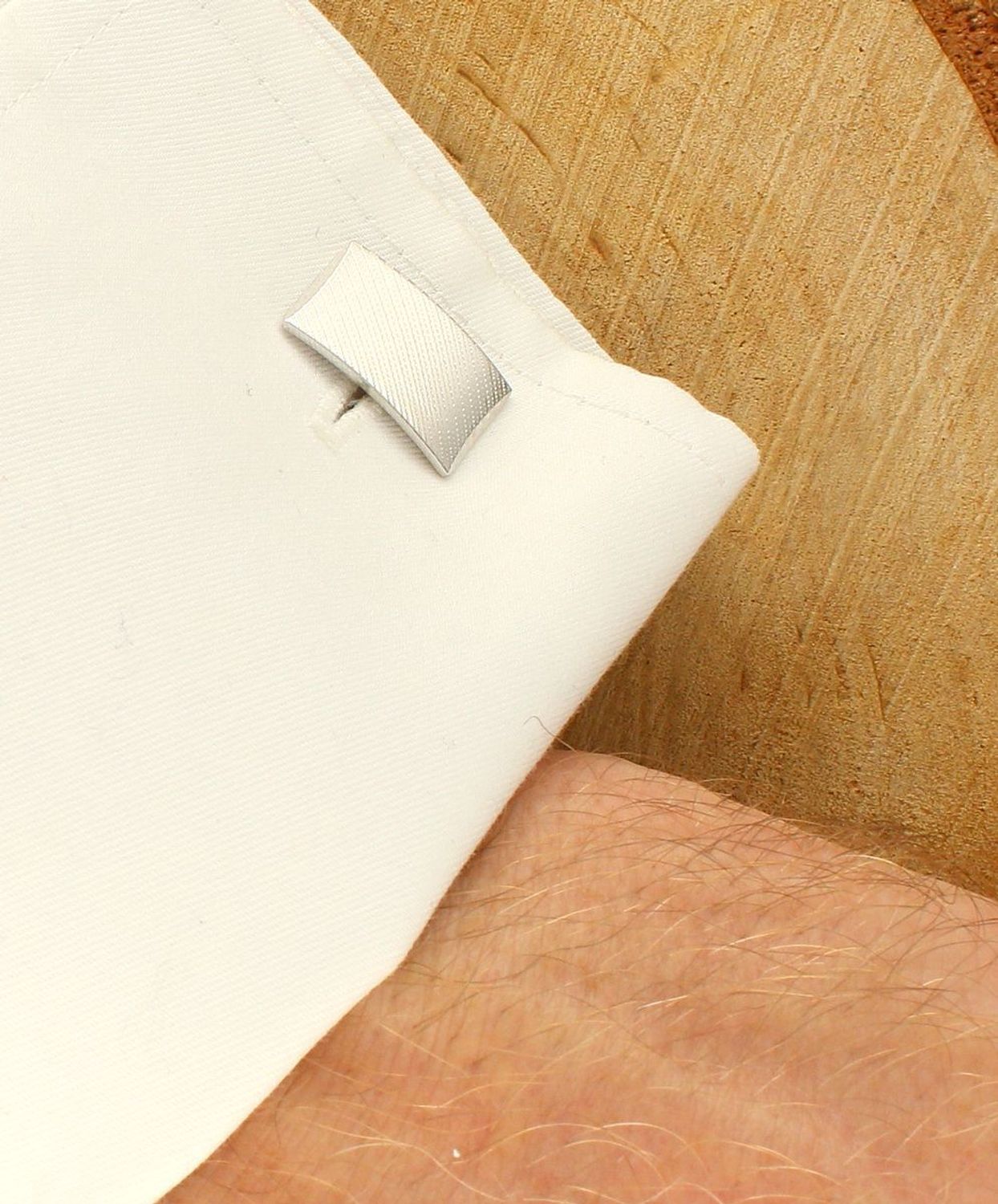 Spinki do mankietów srebrne 925 proste boki DIA-SPI-40782B-925. Komplet eleganckich spinek do mankietów z pięknym grawerowaniem. Spinki wykonane z wysokiej jakości srebra 925. Zestaw spinki do mankietów to świetny pomysł na p.jpg