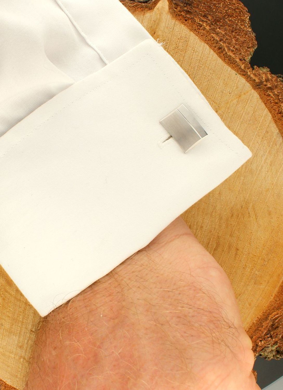 Spinki do mankietów srebrne 925 proste boki z matowym wykończeniem DIA-SPI-40813B-925. Komplet eleganckich spinek do mankietów z pięknym grawerowaniem. Spinki wykonane z wysokiej jakości srebra 925. Zestaw spinki do mankietów.jpg