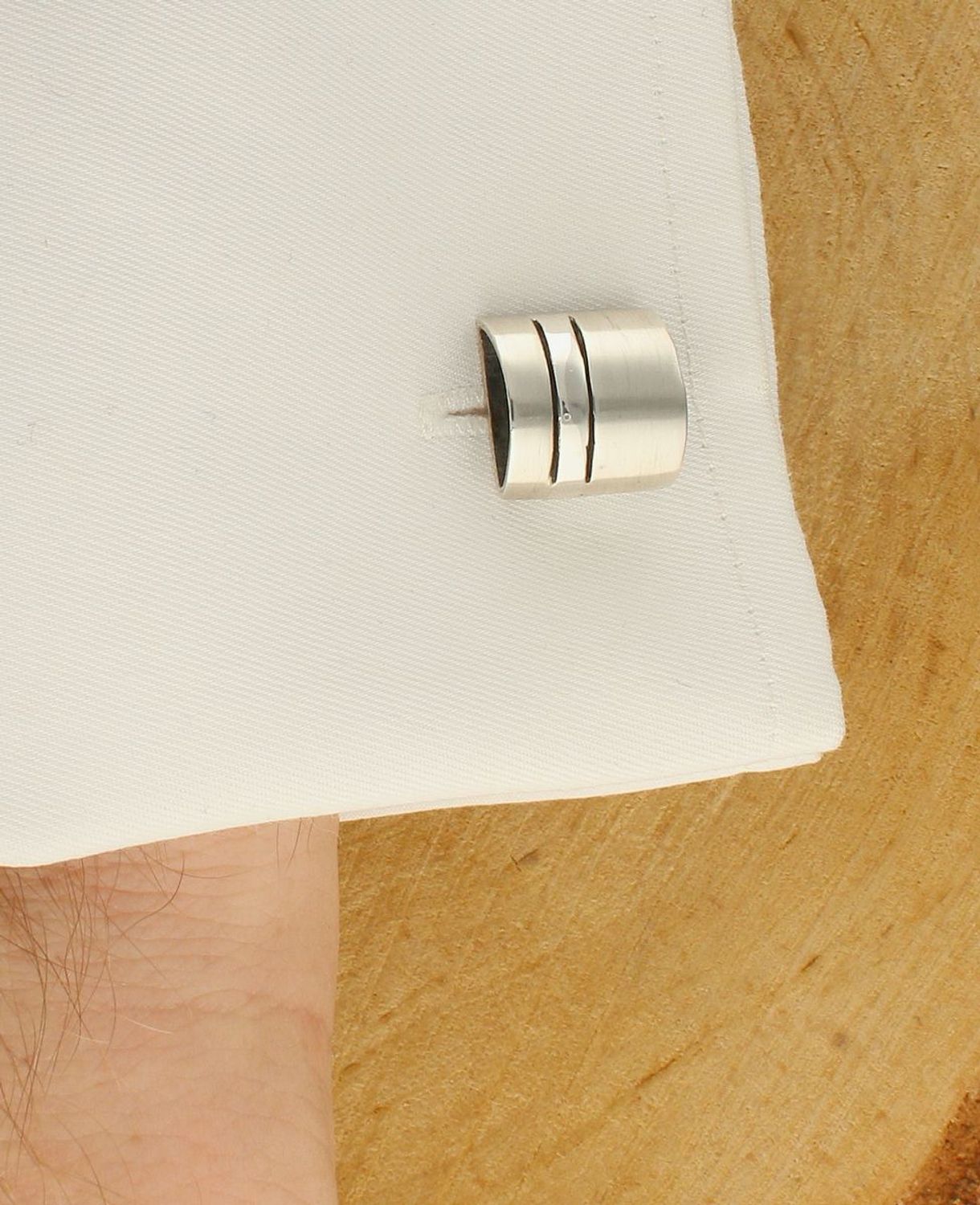 Spinki do mankietów kwadraty 925 o zaokrąglonych bokach DIA-SPI-8642-M-925. Komplet eleganckich spinek do mankietów z delikatnym grawerem. Spinki wykonane z wysokiej jakości srebra 925..jpg