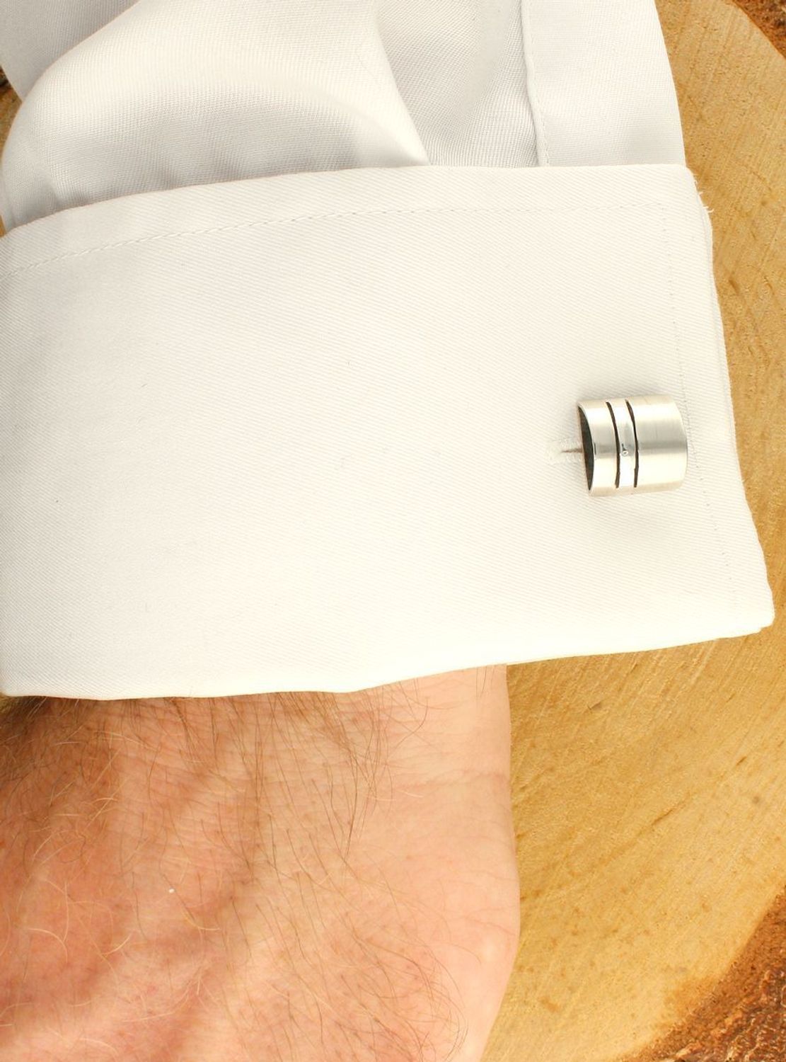 Spinki do mankietów kwadraty 925 o zaokrąglonych bokach DIA-SPI-8642-M-925. Komplet eleganckich spinek do mankietów z delikatnym grawerem. Spinki wykonane z wysokiej jakości srebra 925..jpg