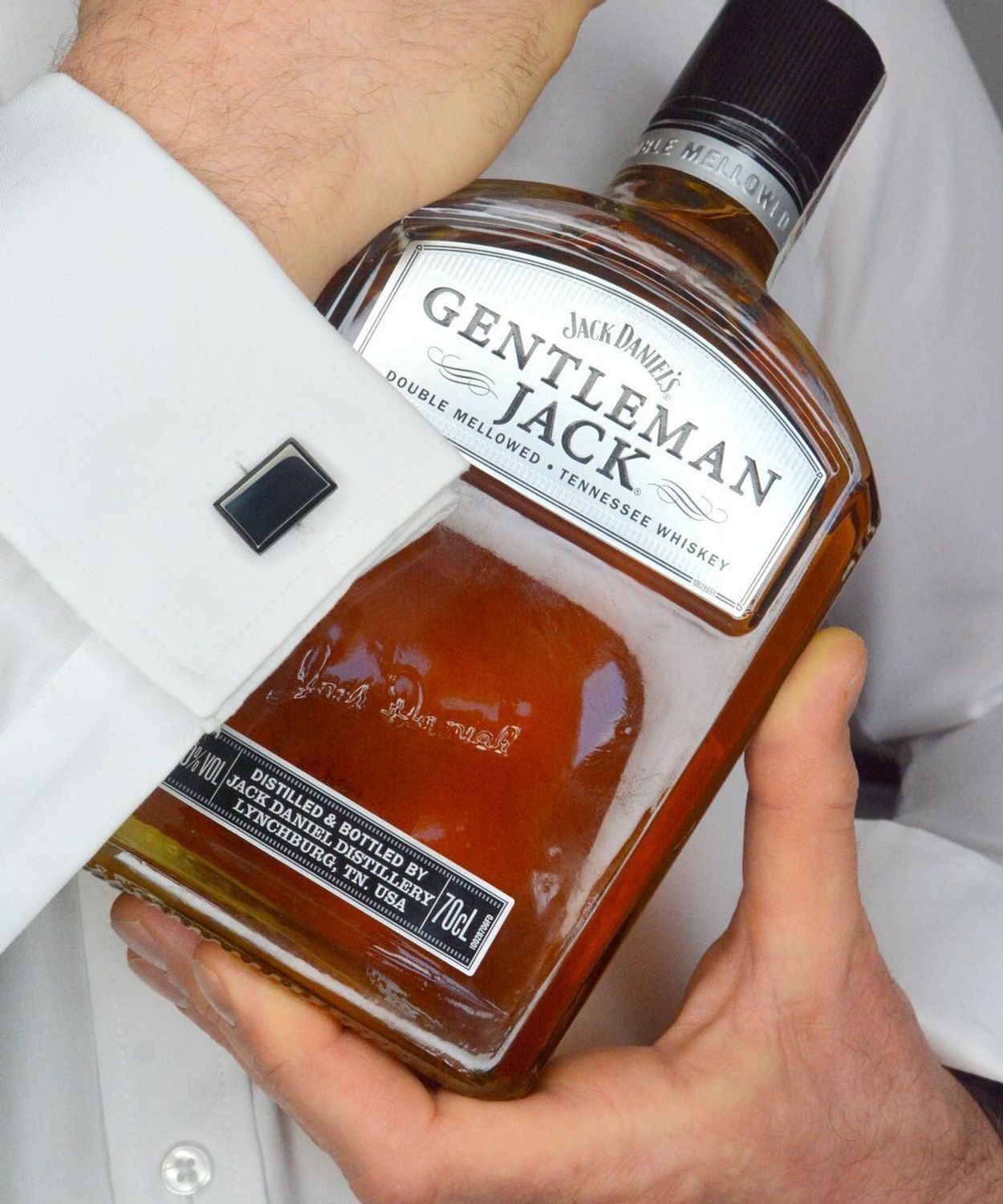 Spinki do mankietów czarne stal DIA-SPI-SP043648-STAL Komplet eleganckich, klasycznych spinek do koszuli  wykonanych ze stali. Spinki w kolorze czarnym ze srebrnymi wstawkami.3.jpg