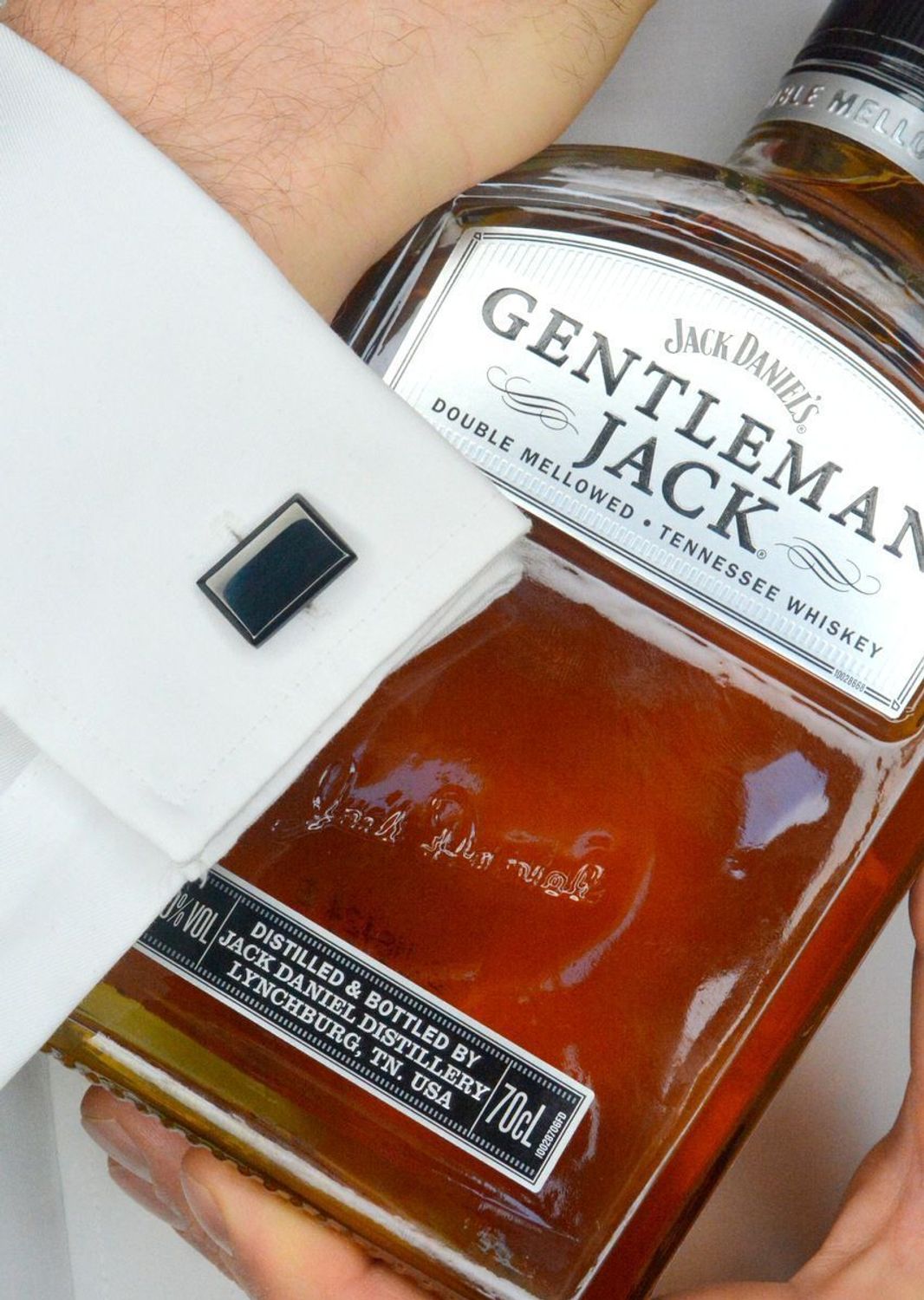 Spinki do mankietów czarne stal DIA-SPI-SP043648-STAL Komplet eleganckich, klasycznych spinek do koszuli  wykonanych ze stali. Spinki w kolorze czarnym ze srebrnymi wstawkami.3.jpg