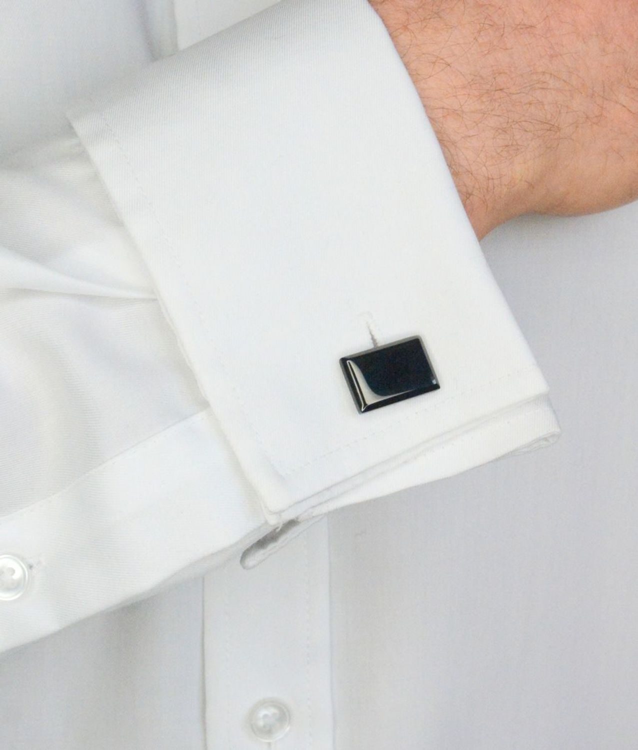 Spinki do mankietów czarne stal DIA-SPI-SP043648-STAL Komplet eleganckich, klasycznych spinek do koszuli  wykonanych ze stali. Spinki w kolorze czarnym ze srebrnymi wstawkami.3.jpg