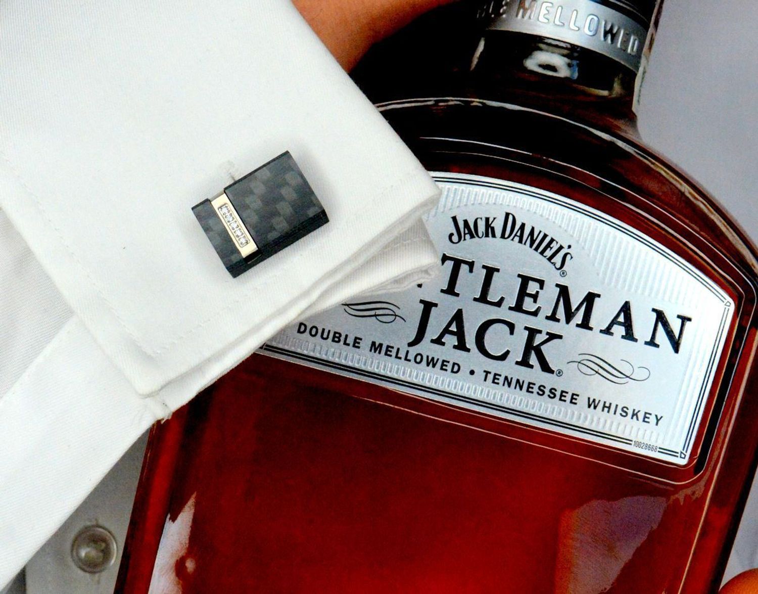 Spinki do mankietów czarne ze srebrem stal DIA-SPI-SP074456-STAL Komplet eleganckich, klasycznych spinek do koszuli  wykonanych ze stali. Spinki w kolorze czarnym ze srebrnymi wstawkami.2.jpg