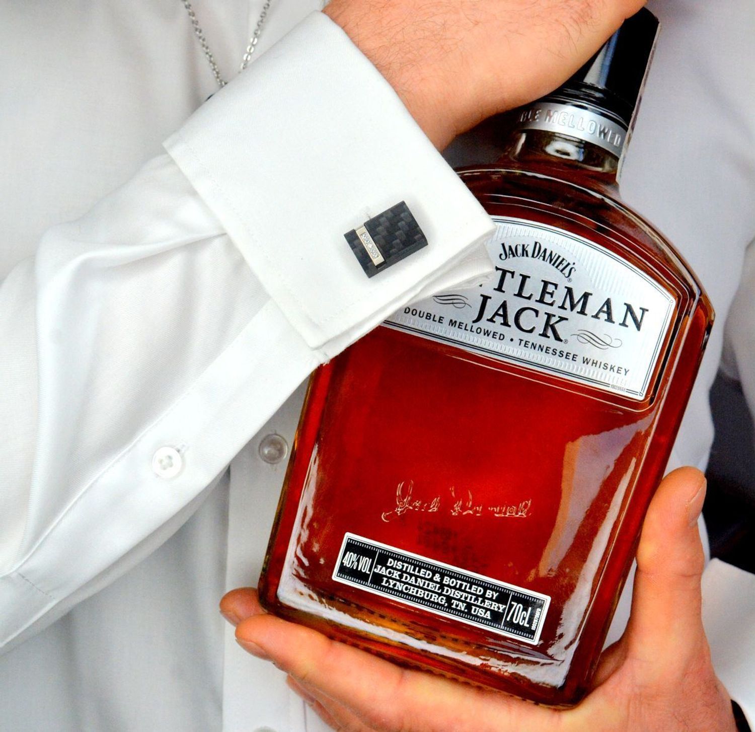 Spinki do mankietów czarne ze srebrem stal DIA-SPI-SP074456-STAL Komplet eleganckich, klasycznych spinek do koszuli  wykonanych ze stali. Spinki w kolorze czarnym ze srebrnymi wstawkami.2.jpg