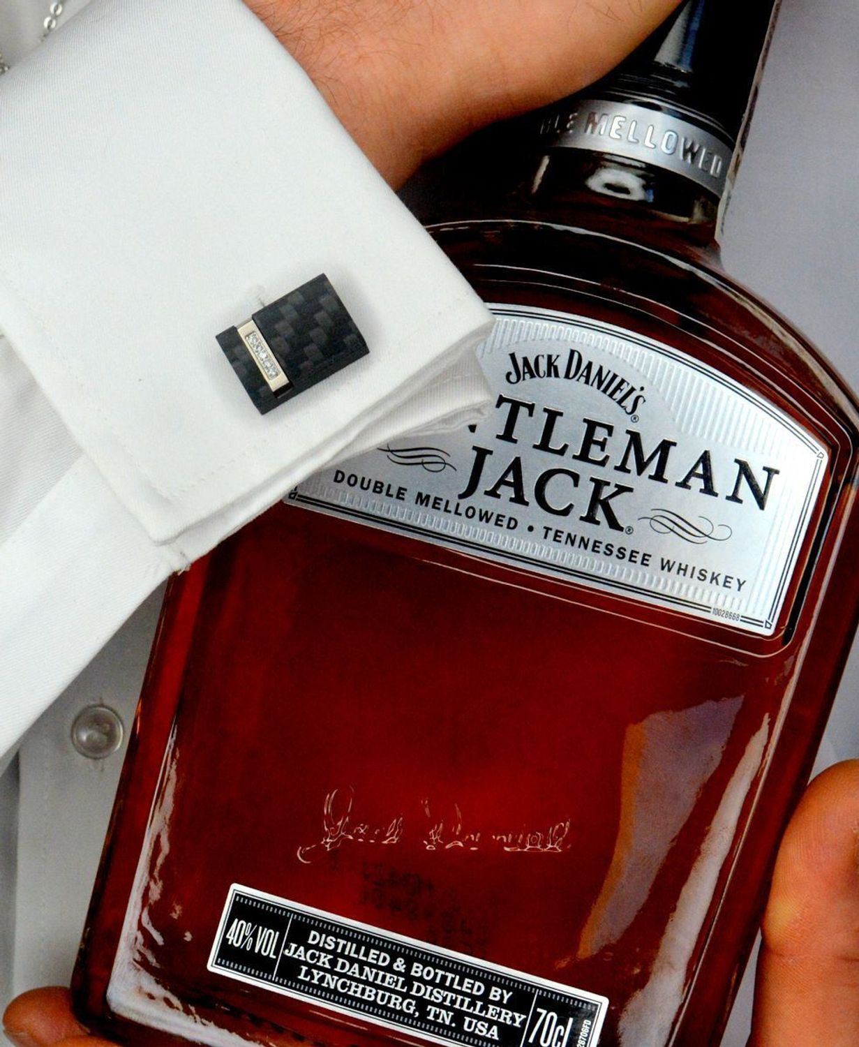 Spinki do mankietów czarne ze srebrem stal DIA-SPI-SP074456-STAL Komplet eleganckich, klasycznych spinek do koszuli  wykonanych ze stali. Spinki w kolorze czarnym ze srebrnymi wstawkami.2.jpg