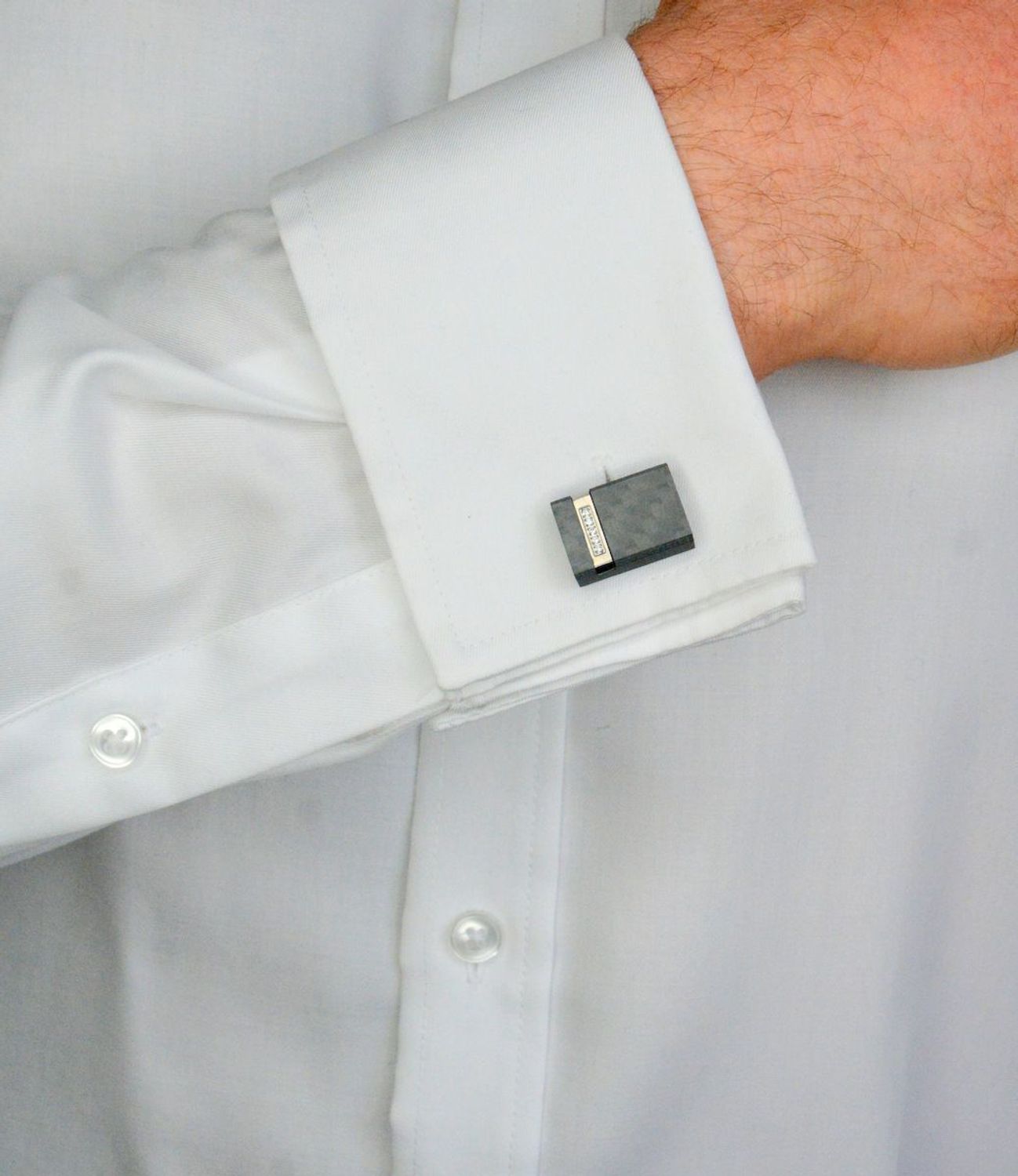 Spinki do mankietów czarne ze srebrem stal DIA-SPI-SP074456-STAL Komplet eleganckich, klasycznych spinek do koszuli  wykonanych ze stali. Spinki w kolorze czarnym ze srebrnymi wstawkami.2.jpg