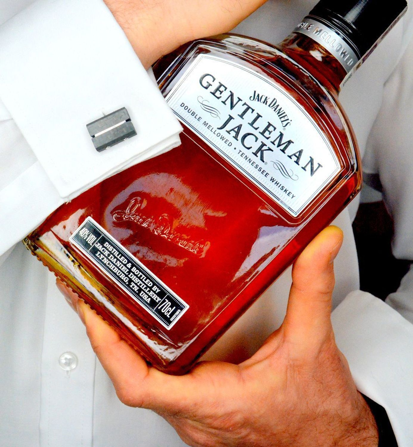 Spinki do mankietów czarne tytanowe DIA-SPI-SP084964-STAL Komplet eleganckich, klasycznych spinek do koszuli  wykonanych ze stali. Spinki w kolorze czarnym ze srebrnymi wstawkami.2.jpg