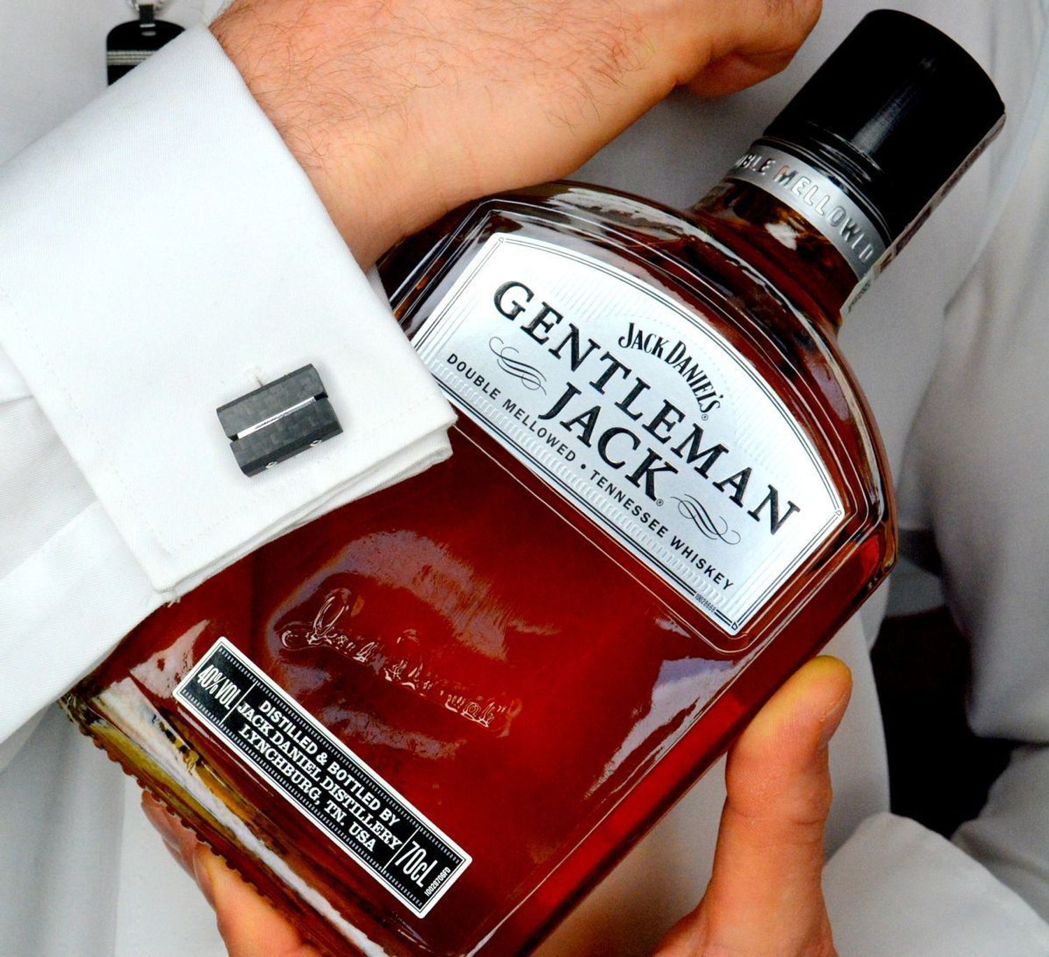 Spinki do mankietów czarne tytanowe DIA-SPI-SP084964-STAL Komplet eleganckich, klasycznych spinek do koszuli  wykonanych ze stali. Spinki w kolorze czarnym ze srebrnymi wstawkami.2.jpg