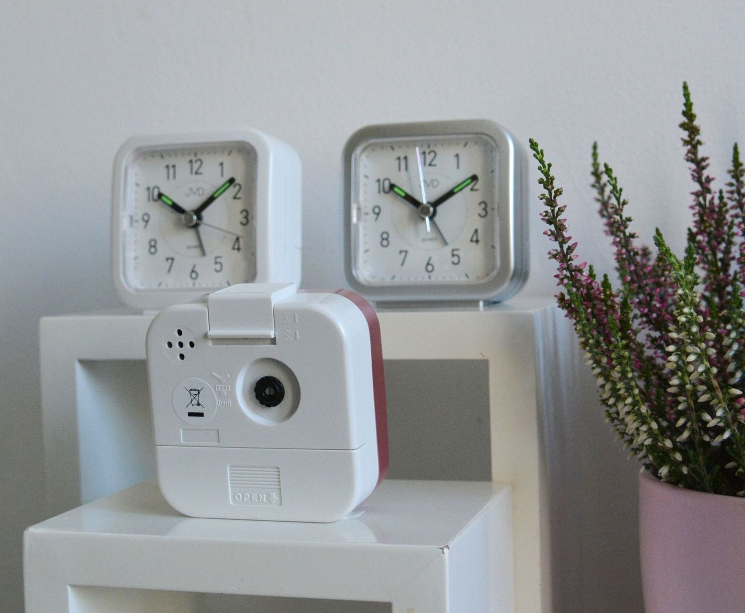 Budzik na baterie JVD szary SR105.6.jpg