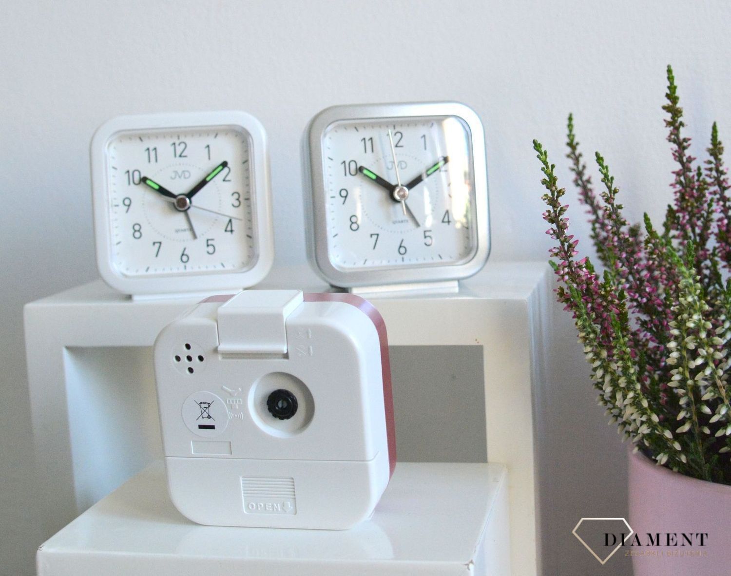 Budzik na baterie JVD biały SR105.7.jpg