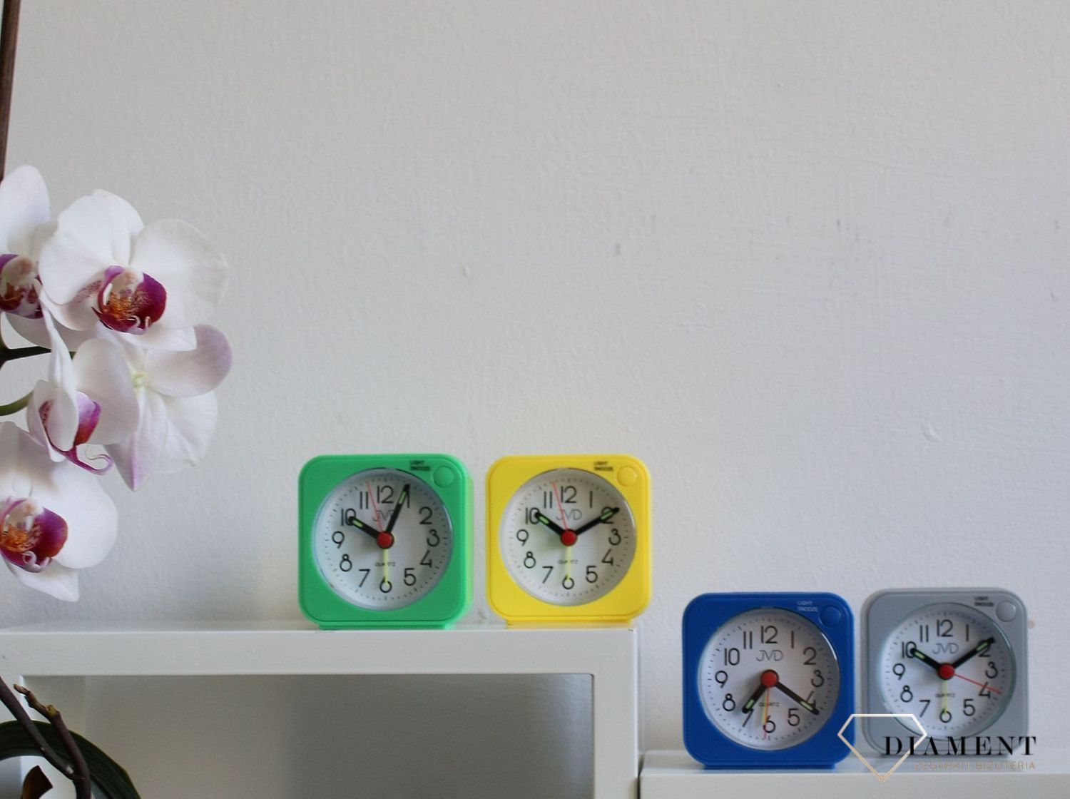 Budzik klasyczny czeskiej marki JVD SR623.18.jpg