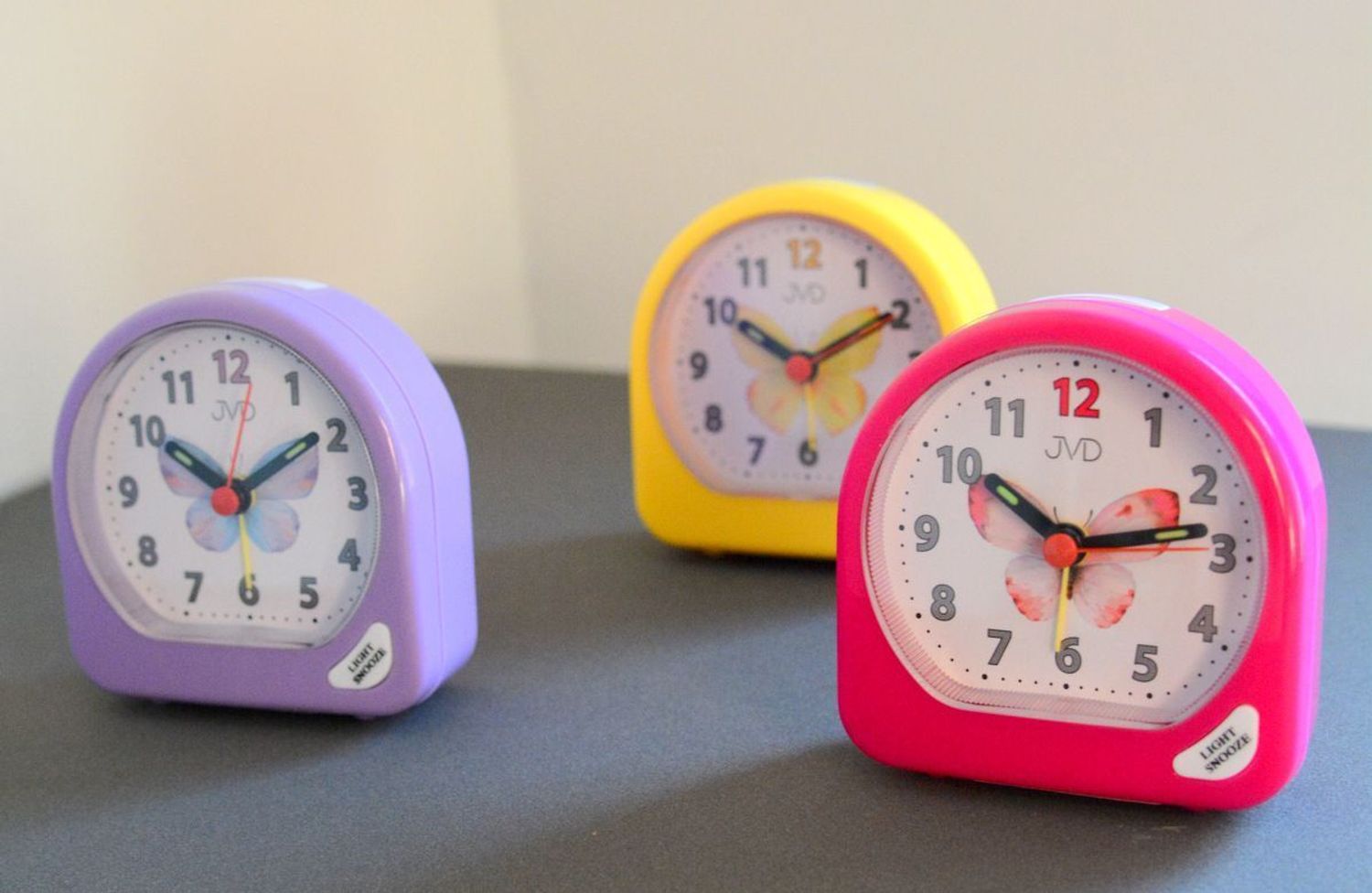 Budzik dziecięcy JVD różowy z motylem SR672.10.jpg