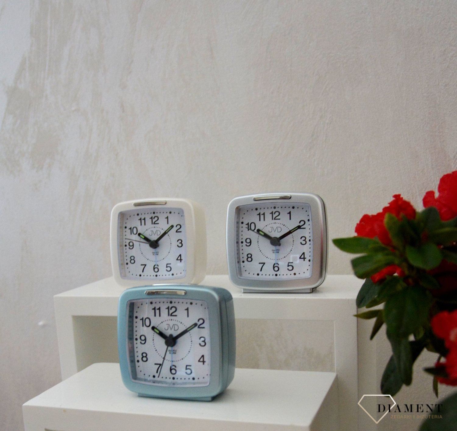 Budzik na baterie JVD kwadrat srebrny kolor SR952.5.jpg