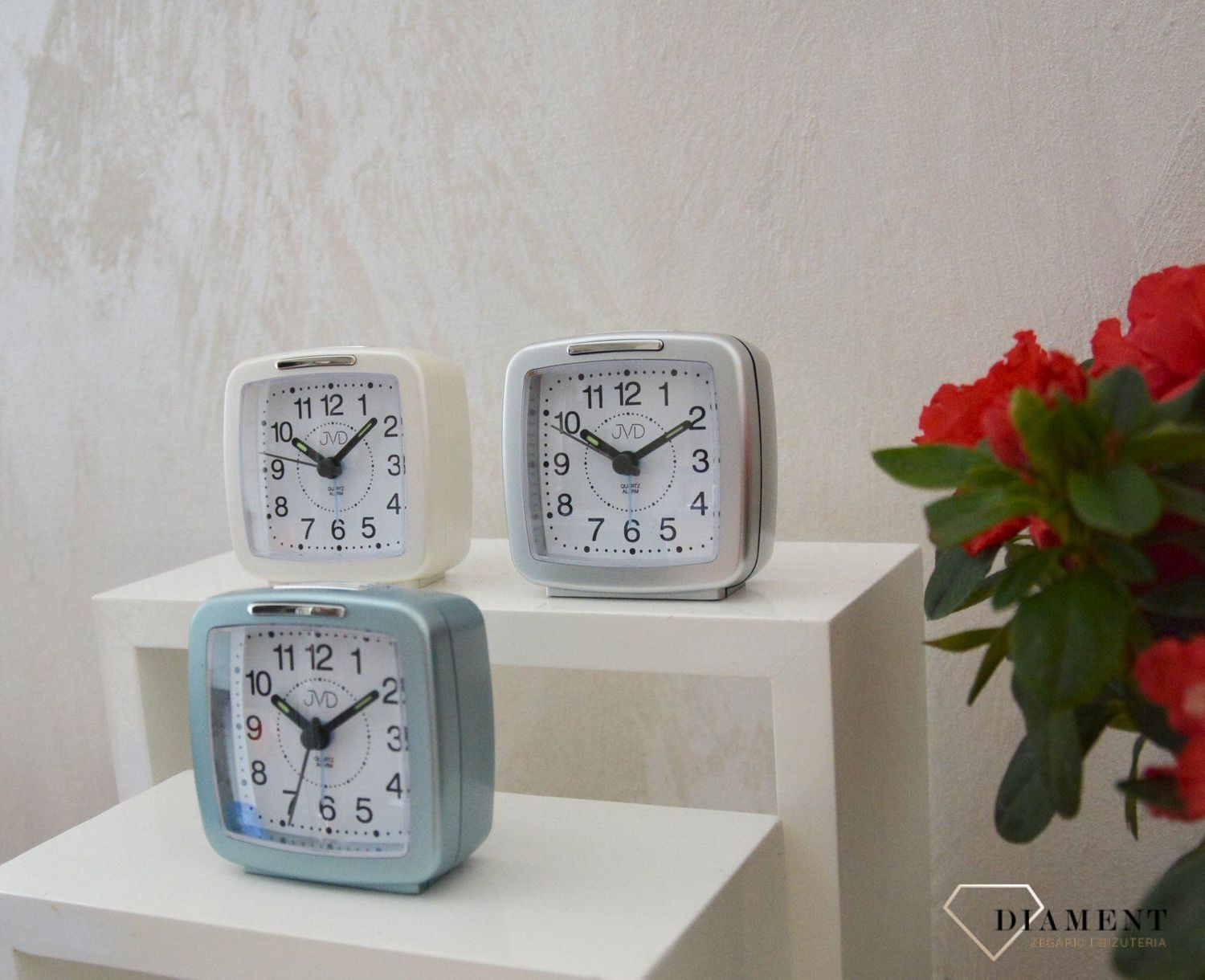 Budzik na baterie JVD kwadrat srebrny kolor SR952.5.jpg