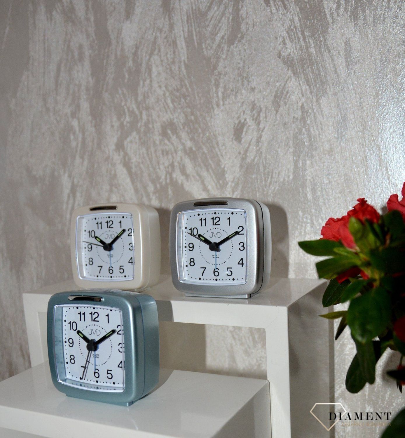 Budzik na baterie JVD kwadrat srebrny kolor SR952.5.jpg