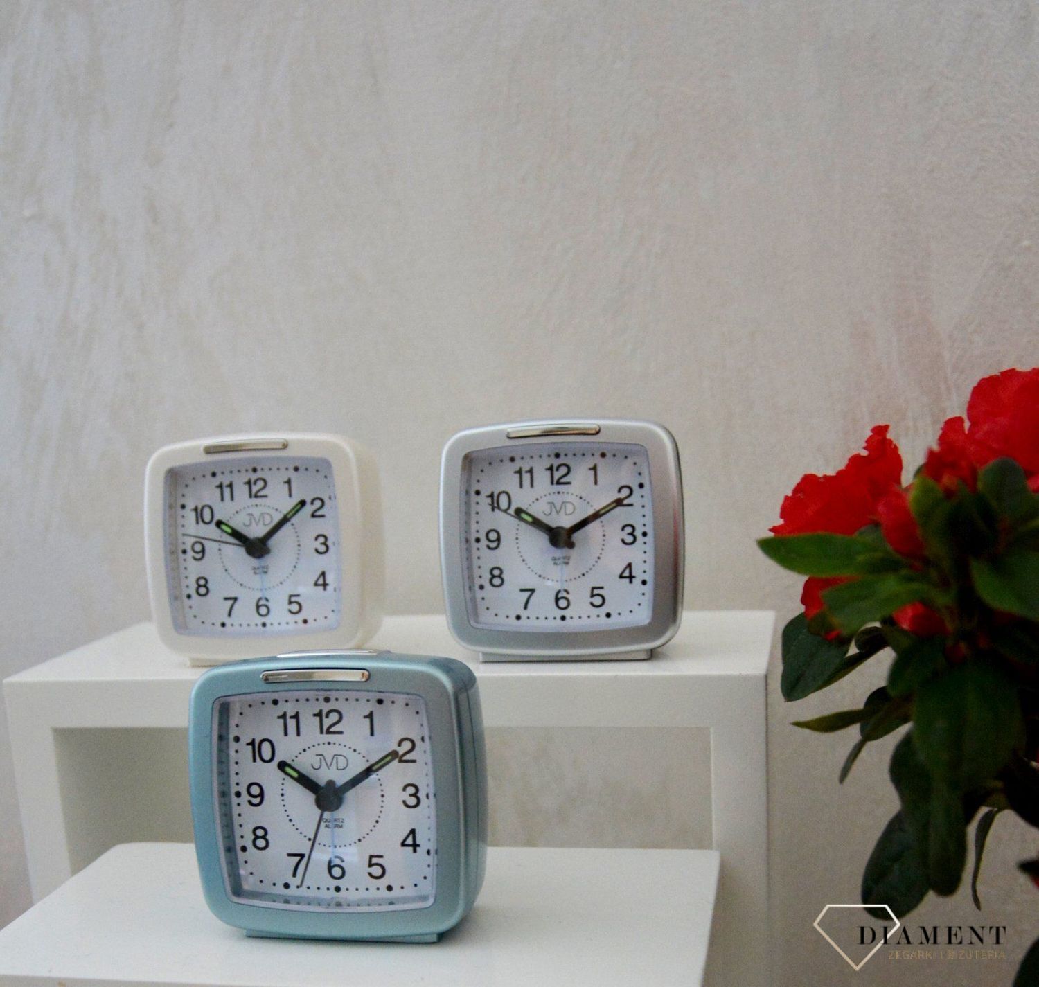 Budzik na baterie JVD kwadrat srebrny kolor SR952.5.jpg