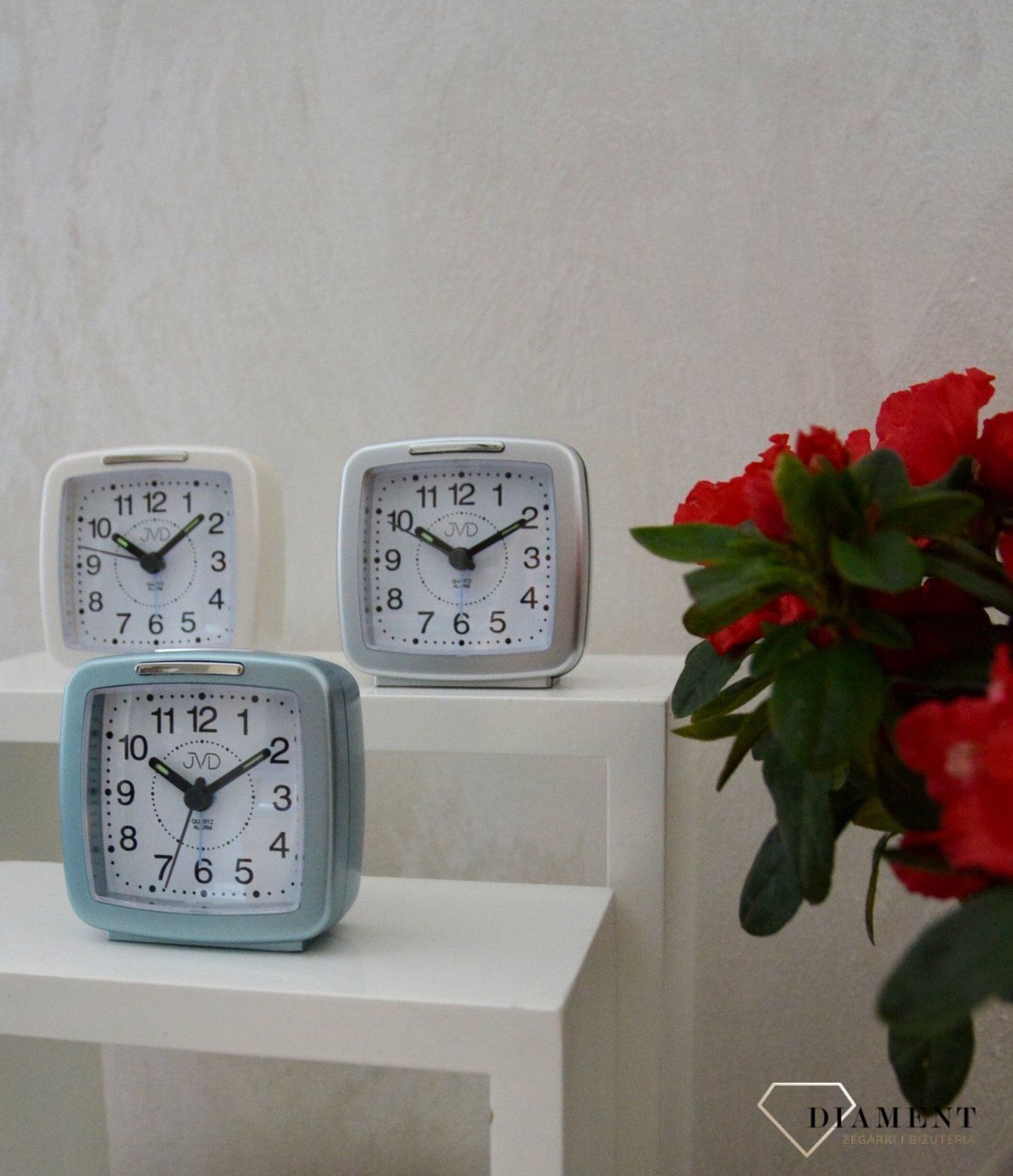 Budzik na baterie JVD kwadrat srebrny kolor SR952.5.jpg