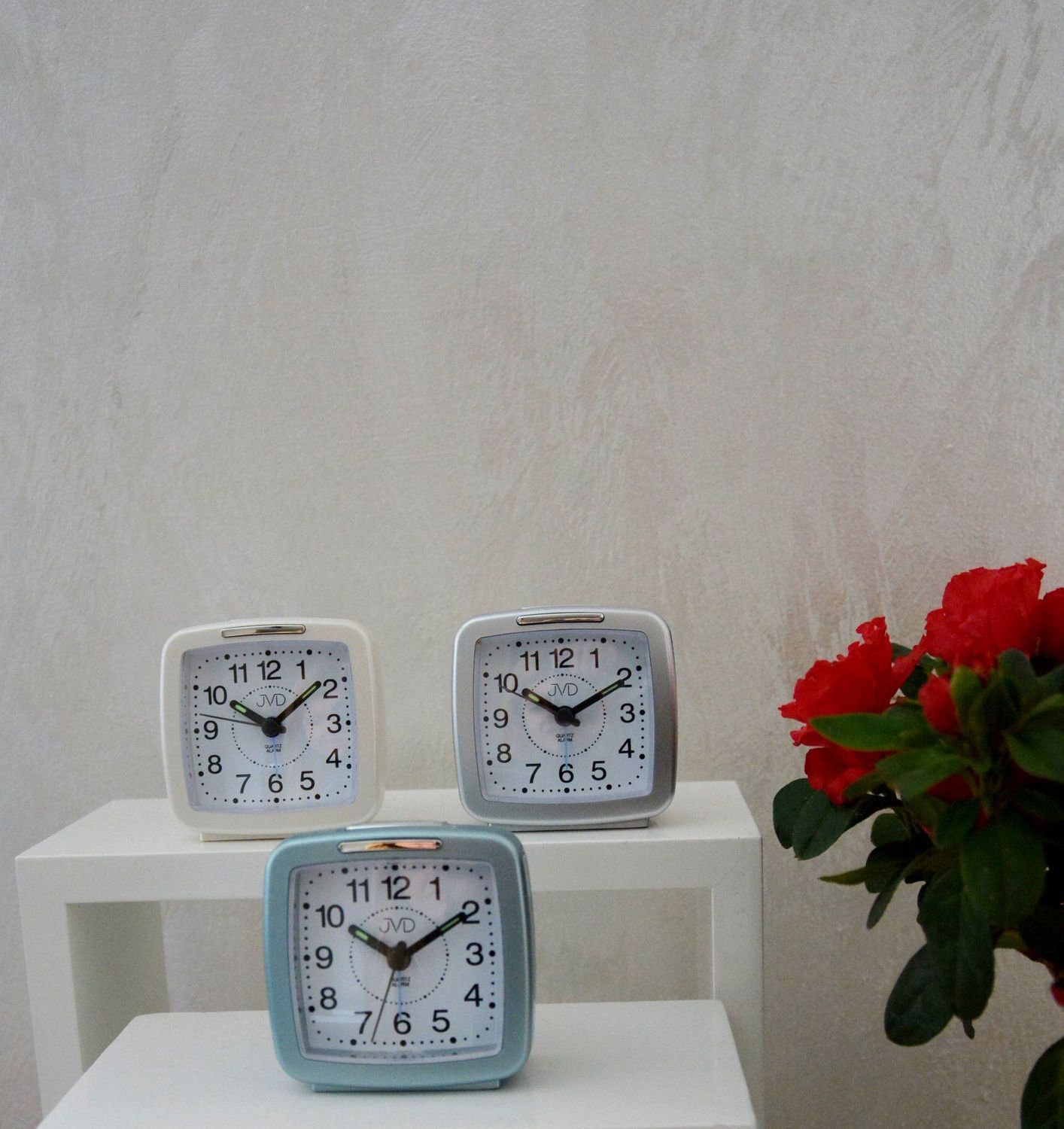 Budzik na baterie JVD kwadrat biały kolor SR952.6.jpg