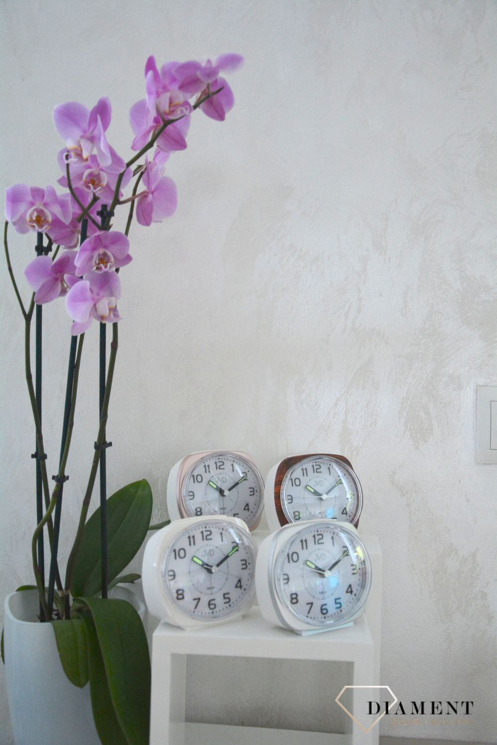 Budzik klasyczny JVD biało srebrny SRP001 (1).jpg