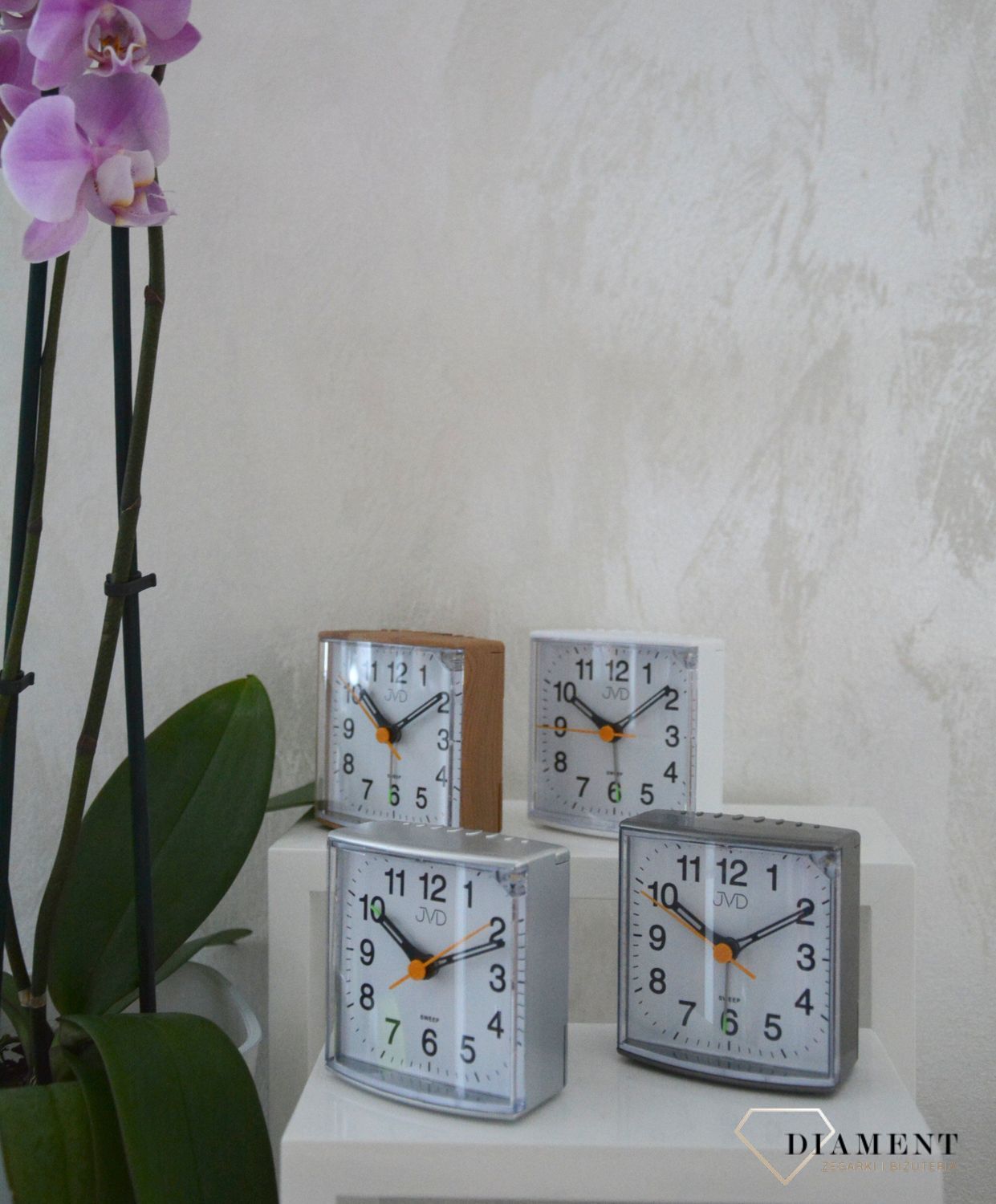 Budzik klasyczny JVD kwadratowy brązowy SRP002 (1).jpg