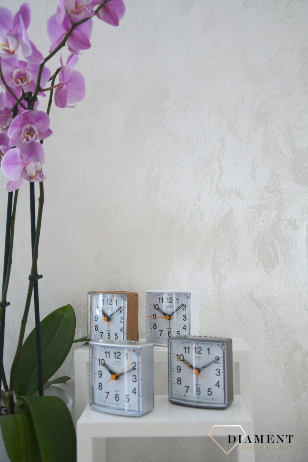 Budzik klasyczny JVD kwadratowy brązowy SRP002 (1).jpg