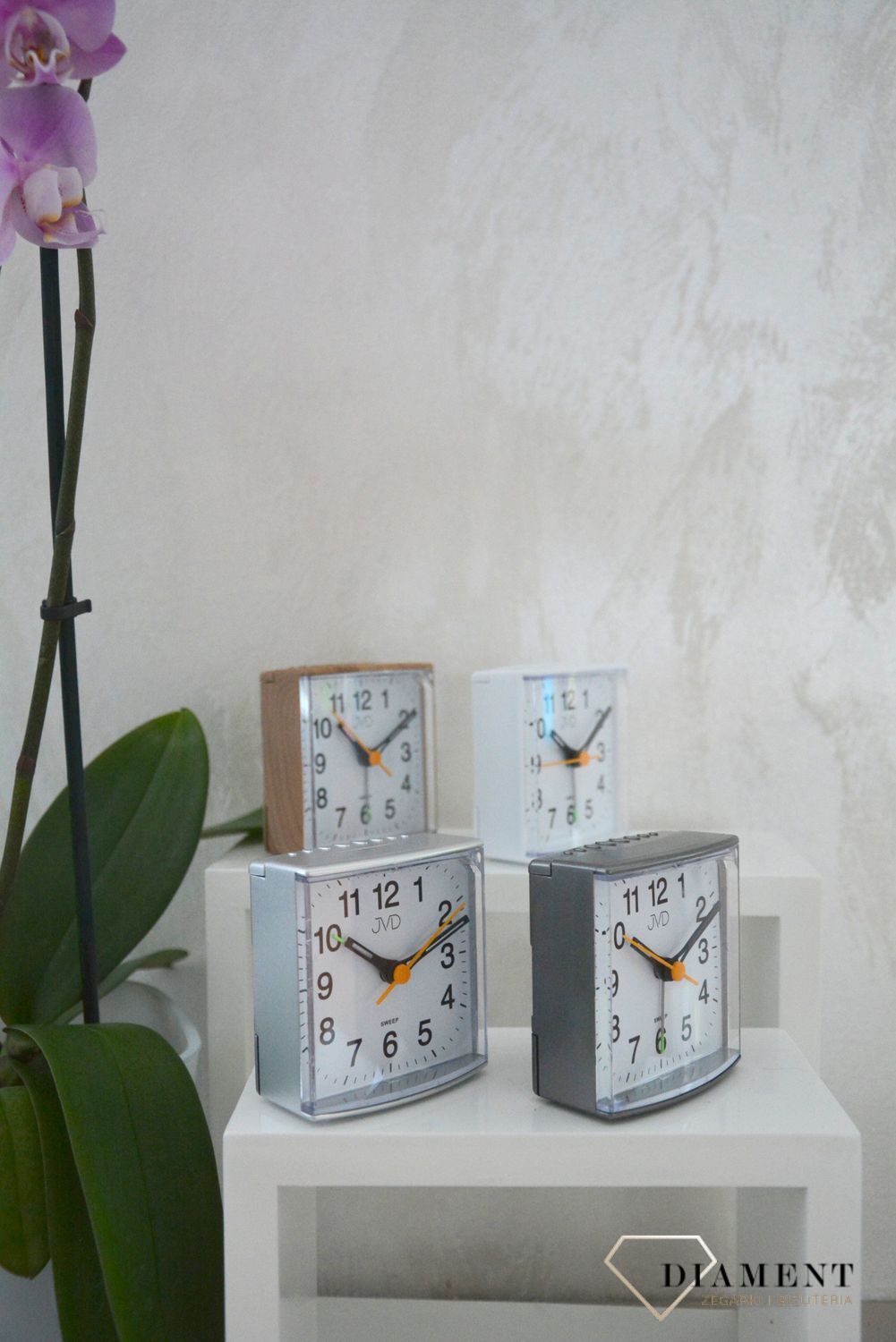 Budzik klasyczny JVD kwadratowy brązowy SRP002 (1).jpg