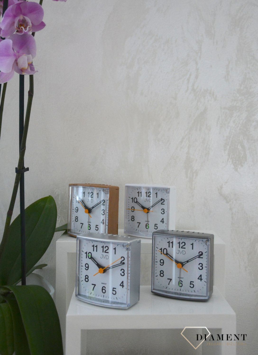 Budzik klasyczny JVD kwadratowy brązowy SRP002 (1).jpg