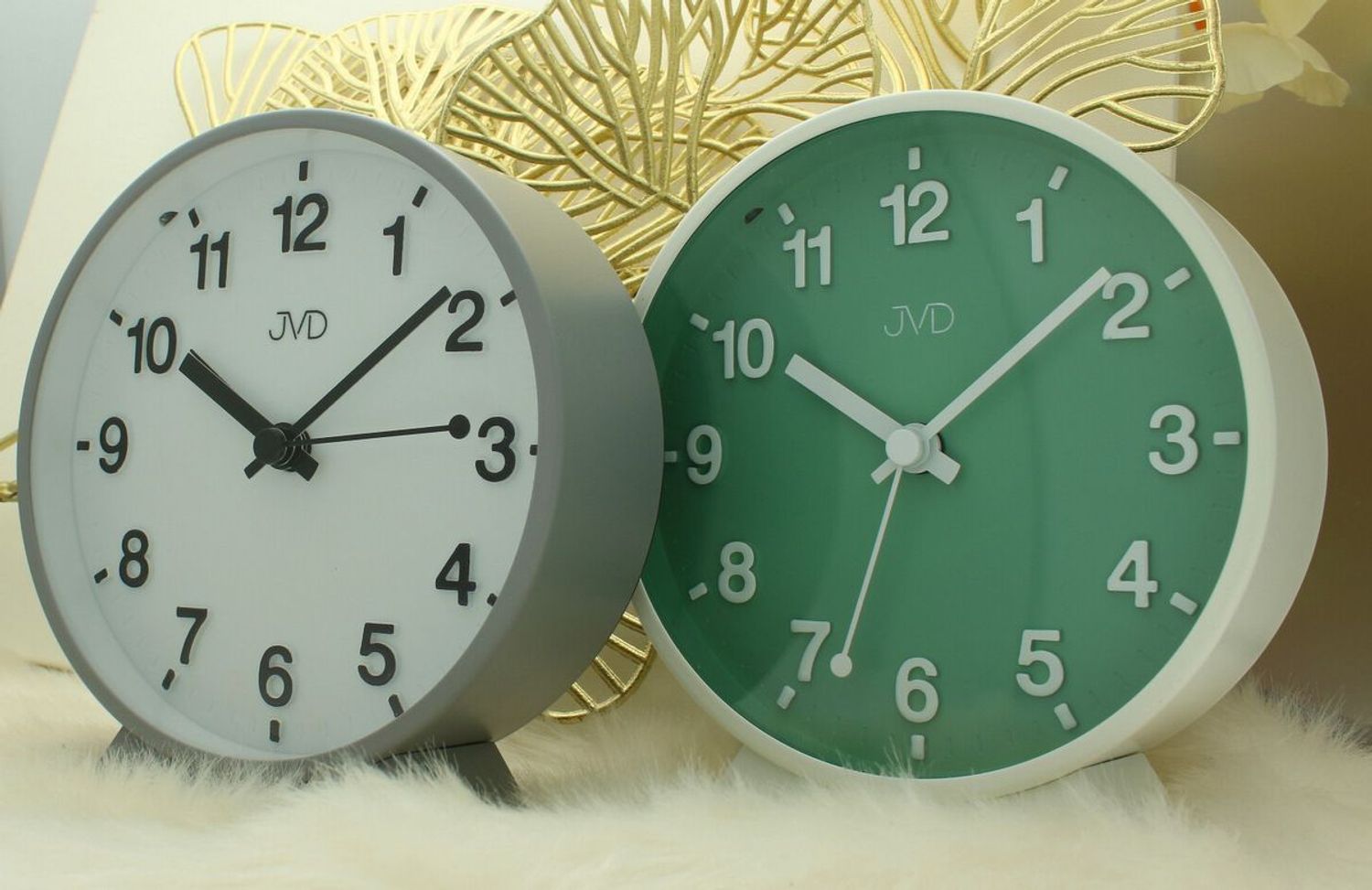 Budzik JVD SRP1006.2 – Okrągły, biały, alarm, drzemka, zielona tarcza.jpg