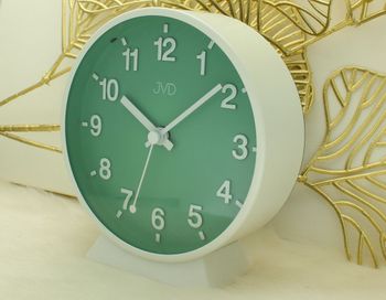 Budzik JVD SRP1006.2 – Okrągły, biały, alarm, drzemka, zielona tarcza, white.jpg