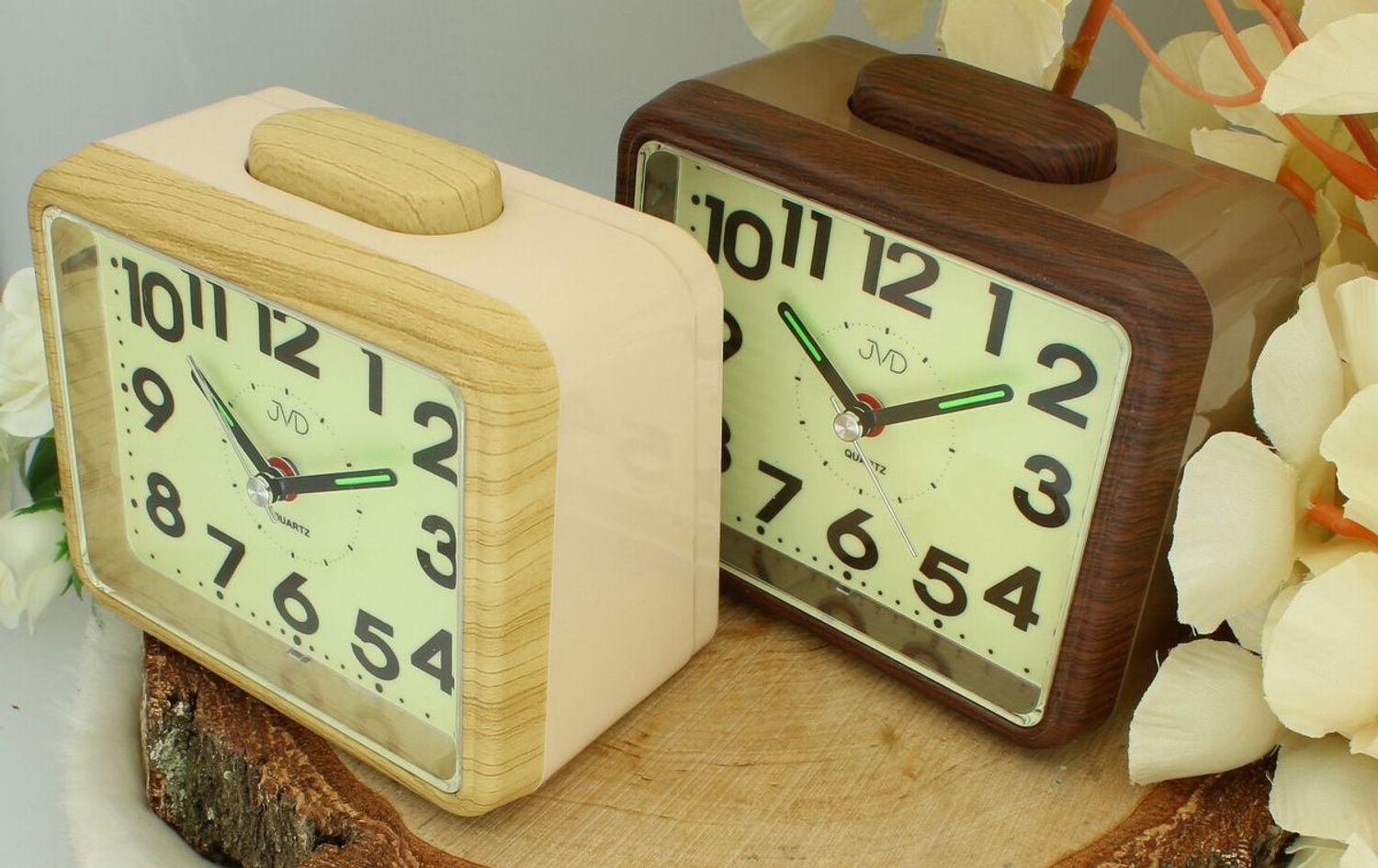 Budzik JVD SRP1080.1 – Dębowa imitacja drewna, alarm, drzemka, luminescencja.jpg