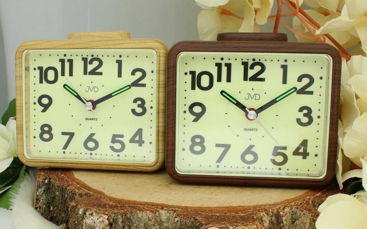 Budzik JVD SRP1080.1 – Dębowa imitacja drewna, alarm, drzemka, luminescencja.jpg