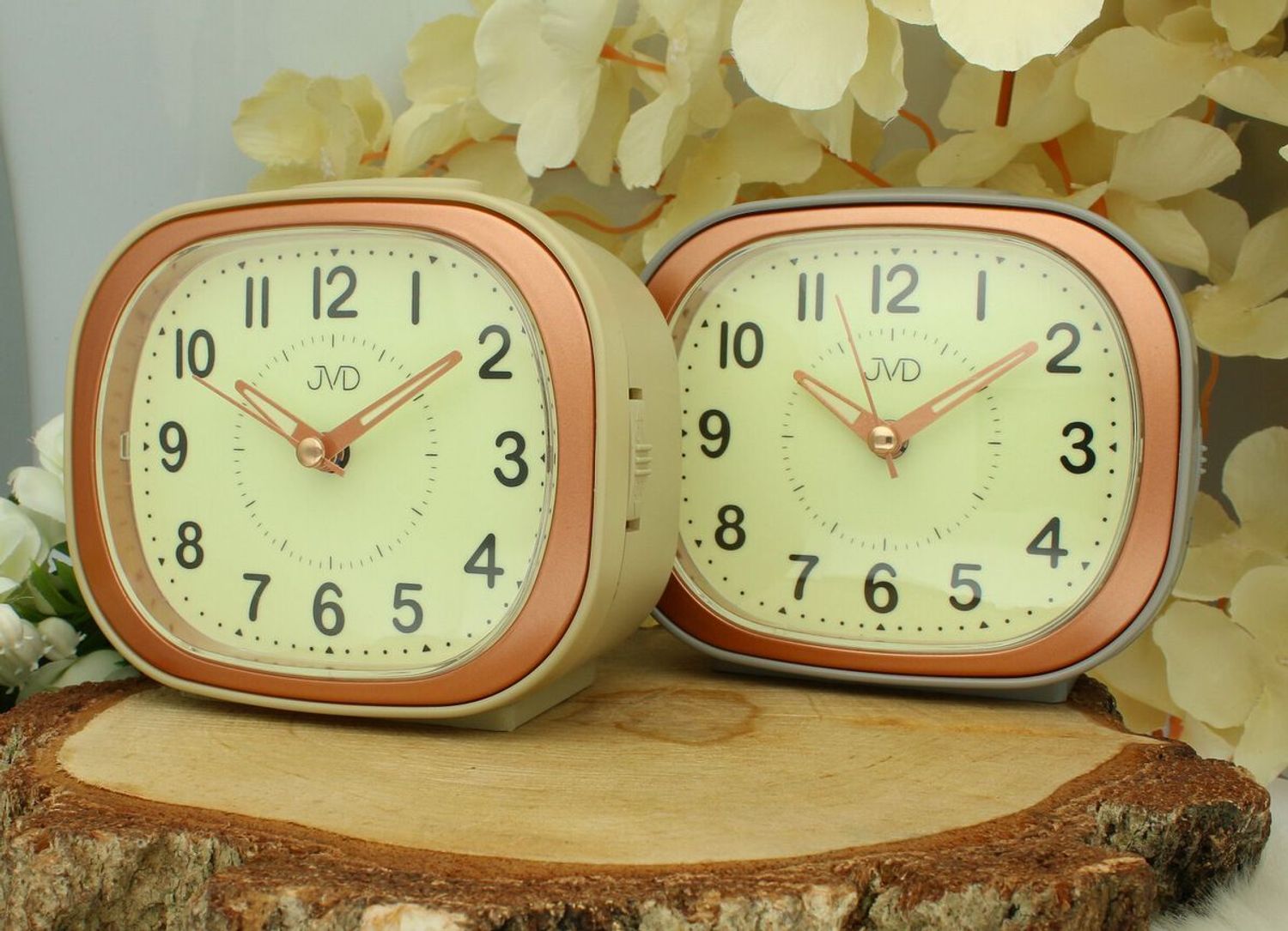 Budzik JVD SRP1201.2 – Beżowa obudowa z różowym złotem, alarm, drzemka, płynny sekundnik.jpg