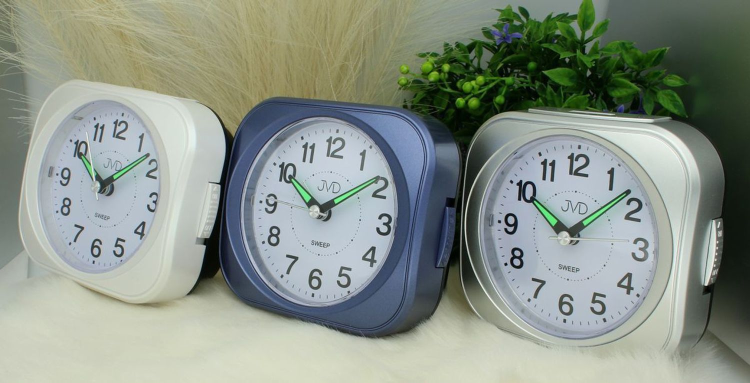 Budzik klasyczny JVD cichy mechanizm drzemka SRP1604.3 biały.  Budzik klasyczny JVD. Klasyczny budzik biały. Budzik kwadratowy z cichym mechanizmem. Duży budzik z drzemką..jpg