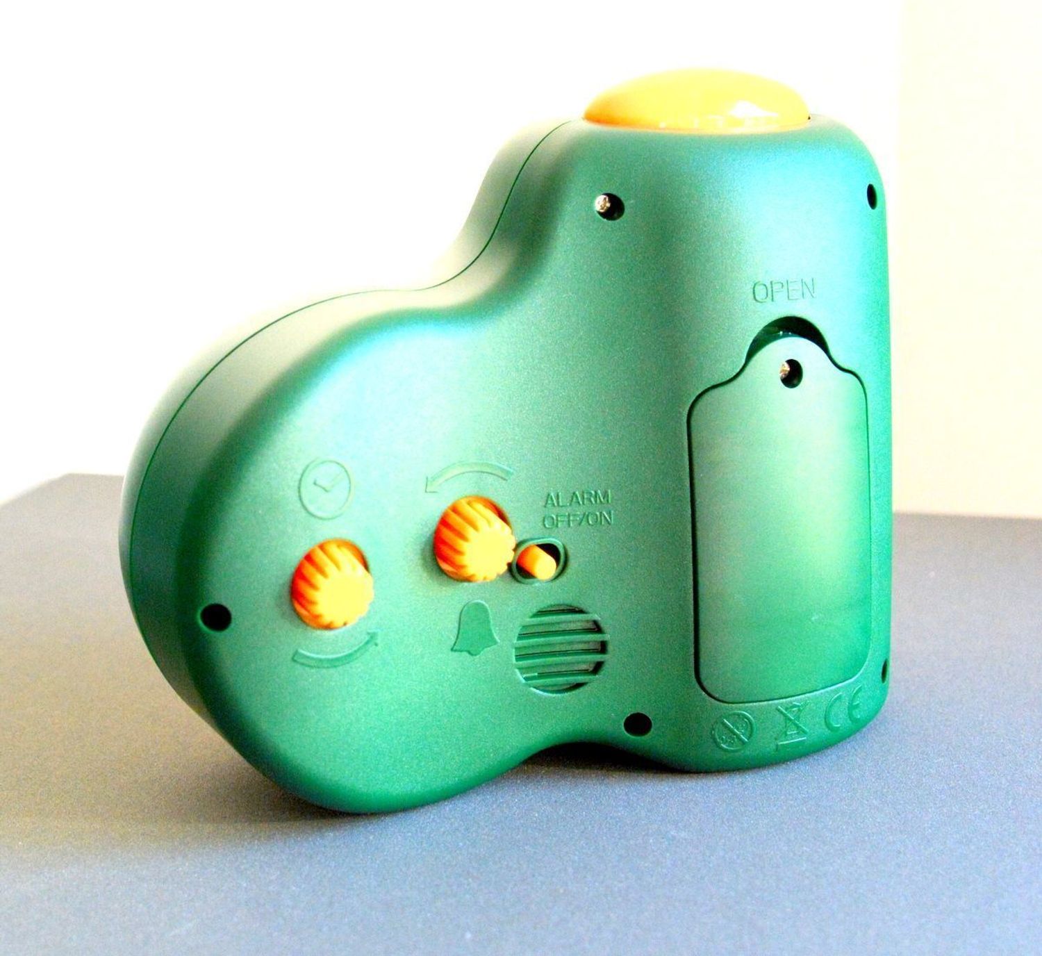 Budzik dziecięcy JVD dla chłopca z dinozaurem SRP163.1.  Budzik dla dzieci. Budzik dla chłopca. Kolorowy budzik na biurko. Śmieszny budzik. Budzik do pokoju dziecięcego. Budzik Dinozaur..jpg