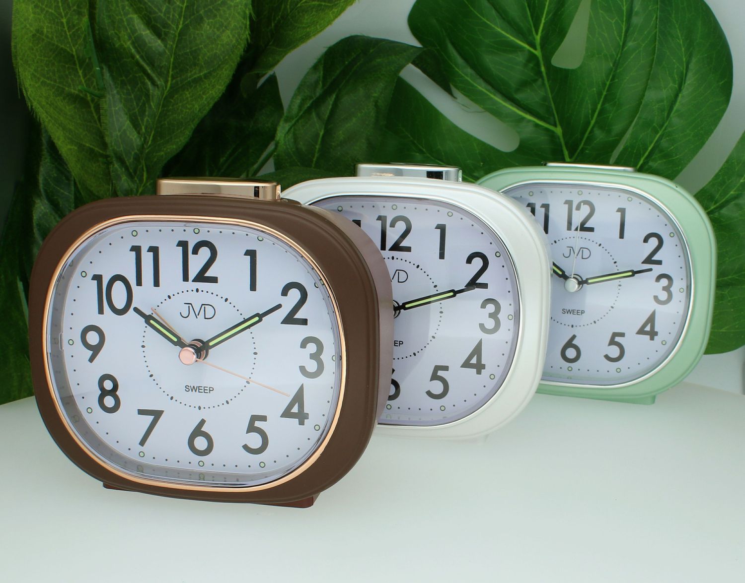 Budzik klasyczny duży JVD cichy mechanizm drzemka SRP2010.3 biały. Budzik klasyczny JVD. Klasyczny budzik brązowy. Budzik kwadratowy z cichym mechanizmem. Duży budzik z drzemką..jpg