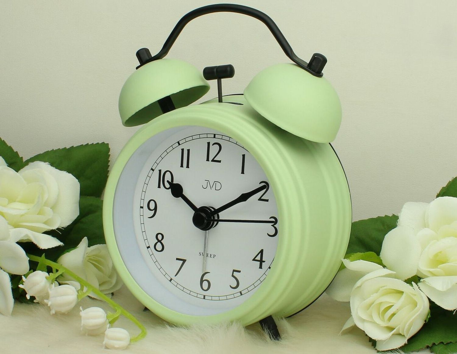 Budzik analogowy retro JVD SRP2218.1 – metalowy, zielony z mechanicznym dzwonkiem JVD.jpg