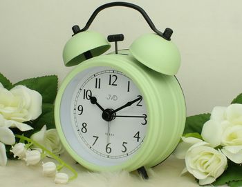 Budzik analogowy retro JVD SRP2218.1 – metalowy, zielony z mechanicznym dzwonkiem zielony.jpg