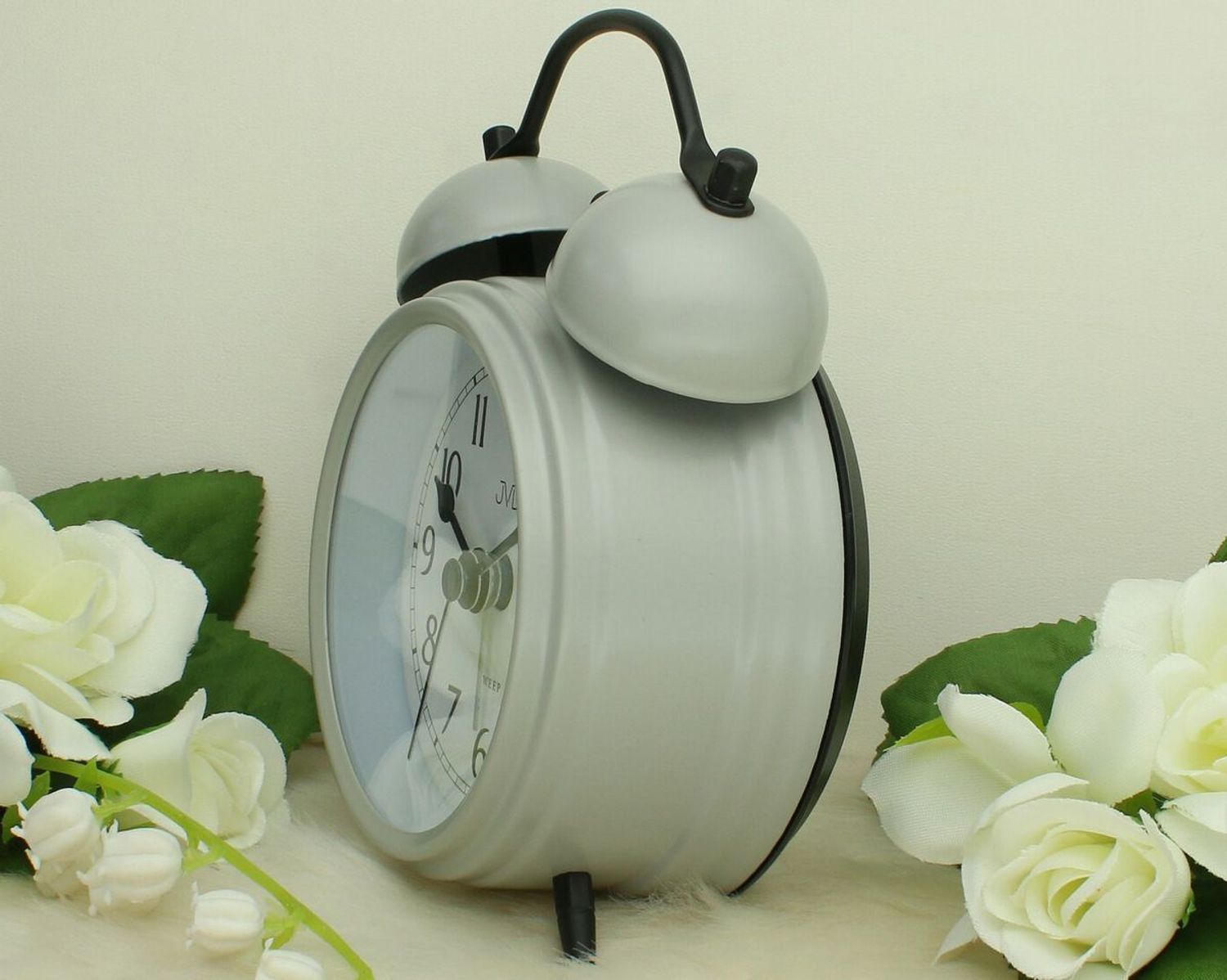 Budzik analogowy retro JVD SRP2218.3 – metalowy, szary z mechanicznym dzwonkiem retro.jpg