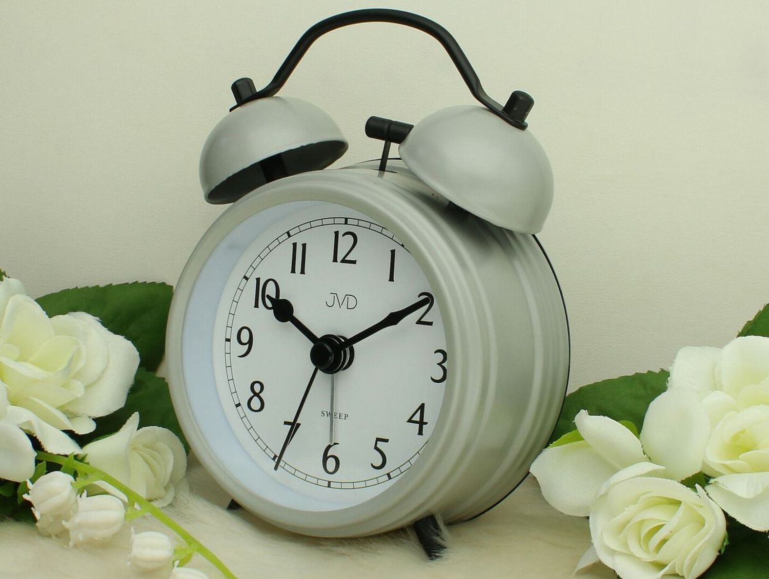 Budzik analogowy retro JVD SRP2218.3 – metalowy, szary z mechanicznym dzwonkiem retro.jpg