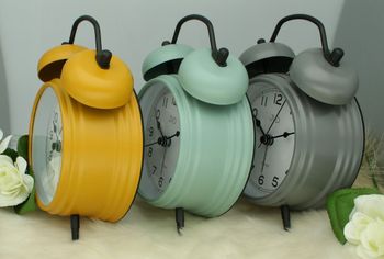 Żółty budzik analogowy JVD DIA-SRP2219.2 - metalowa obudowa i podświetlenieŻółty budzik analogowy JVD DIA-SRP2219.2 - metalowa obudowa i podświetlenie budziki.jpg