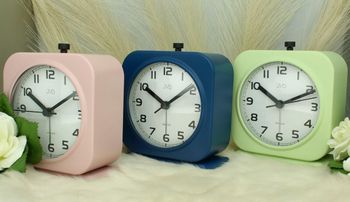 Budzik JVD analogowy różowy DIA-SRP2220.1 – metalowy z mechanicznym dzwonieniem piękny różówy.jpg