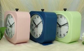 Budzik JVD analogowy niebieski DIA-SRP2220.2 – metalowy z mechanicznym dzwonieniem metal.jpg